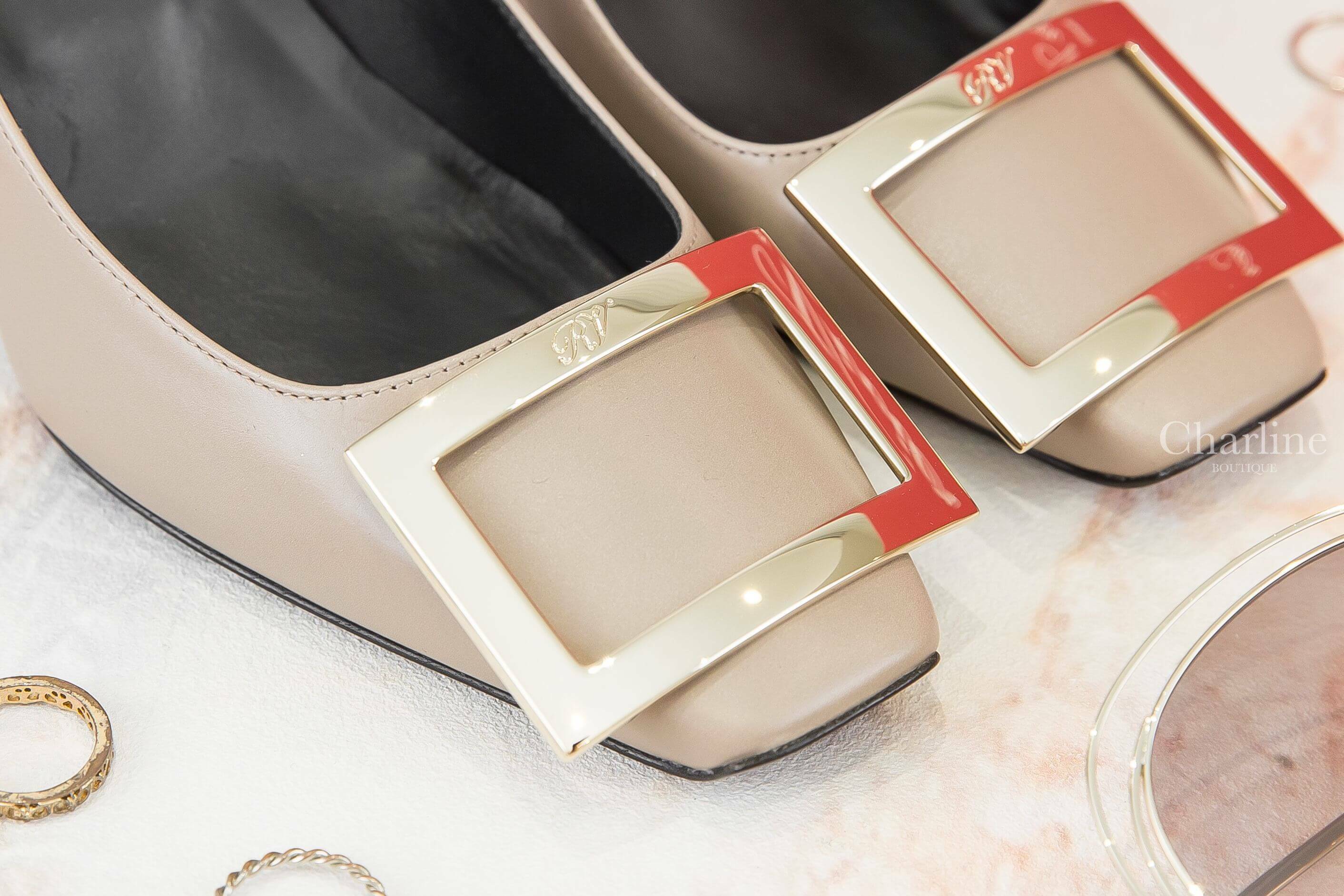 Roger Vivier Trompette Metal Buckle Pumps In Leather 米褐色皮革淡金色方釦7cm高跟鞋