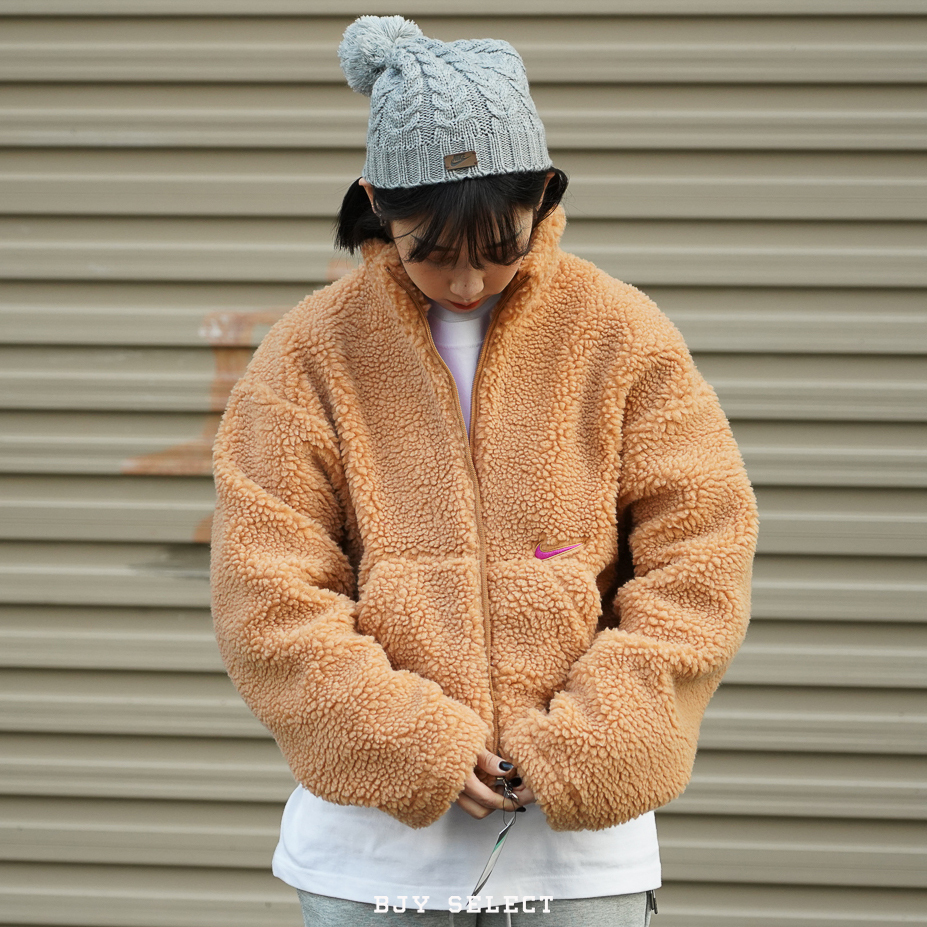 #現貨 NIKE 短版 羊羔毛 毛絨絨外套 焦糖色 CU6640-201 6-1