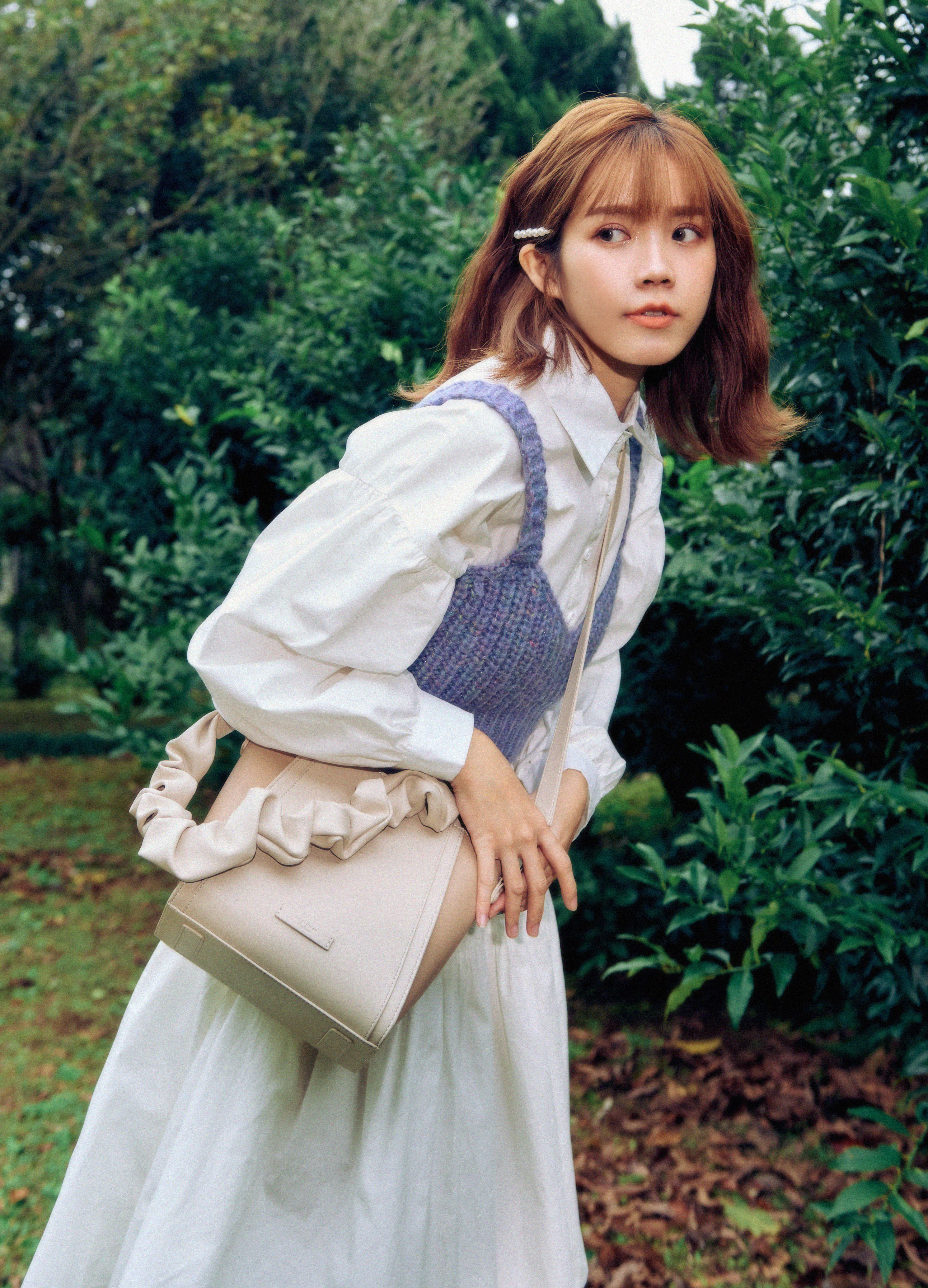 奶油灰白拼接摩卡杏的甜美結合，讓人有一種在品嚐奶油戚風蛋糕的錯覺