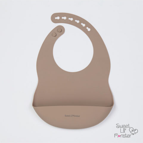 〖 Sweet Lil' Monster 〗咖啡矽膠防水圍兜