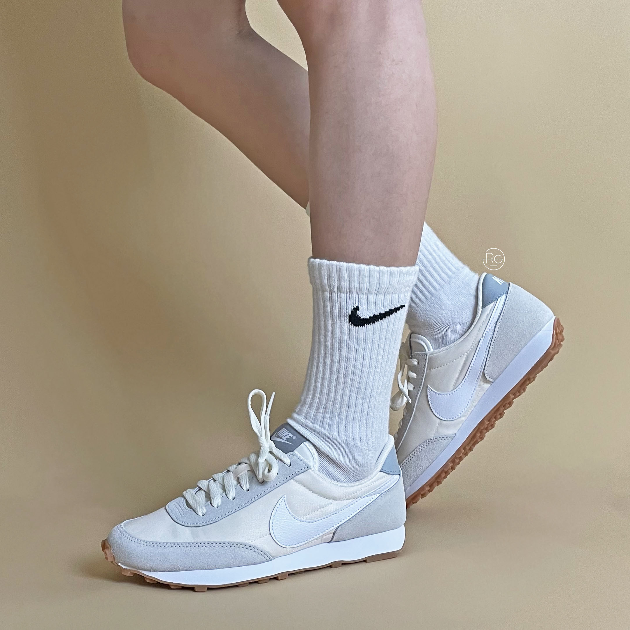 Nike Daybreak 奶油白焦糖底女生實穿照