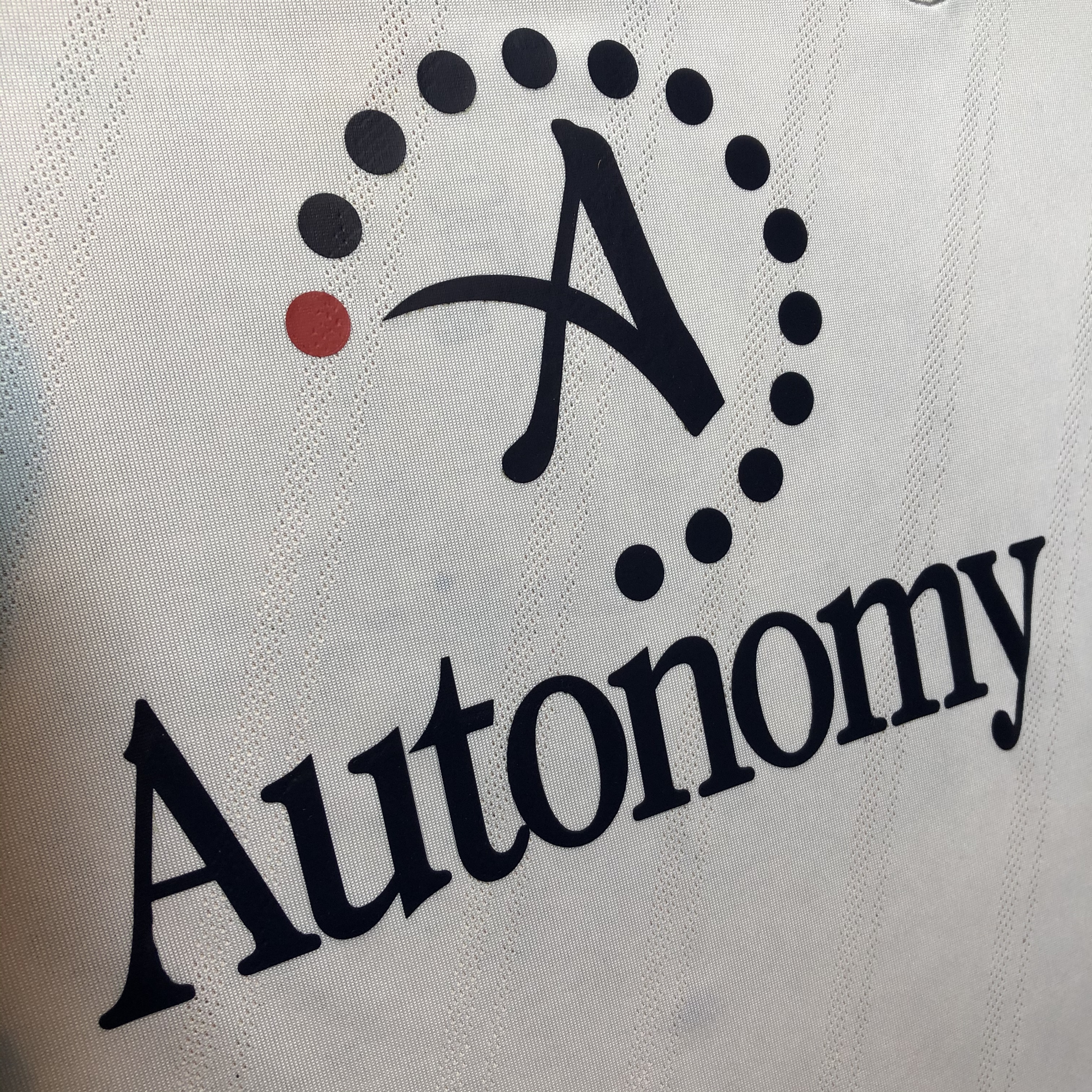 Autonomy球衣廣告