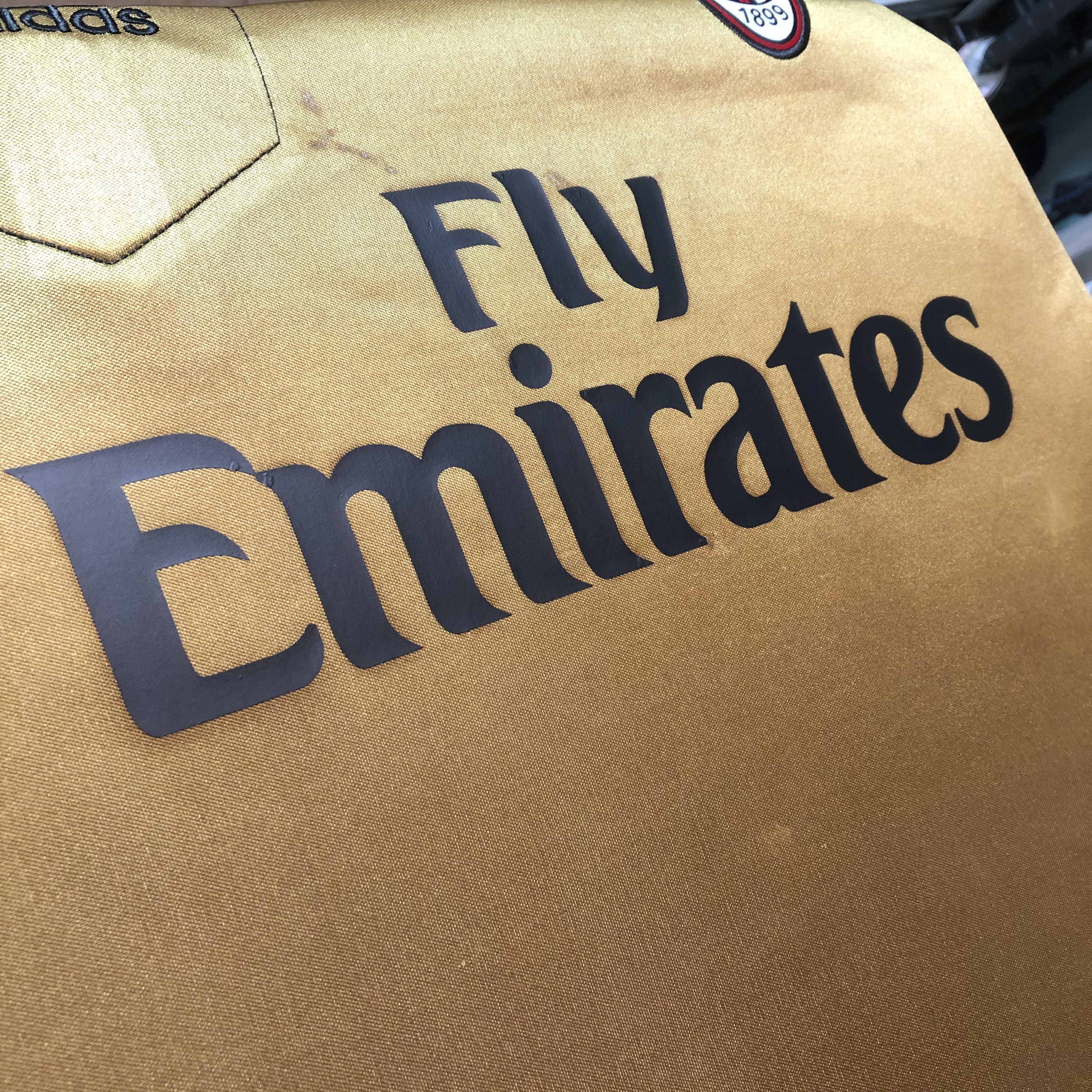 FLY EMIRATES球衣廣告
