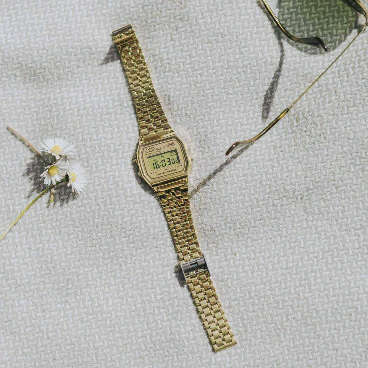 Casio A158WETG-9A 中裝 金色光面 方形復古跳字錶 (歐洲版)