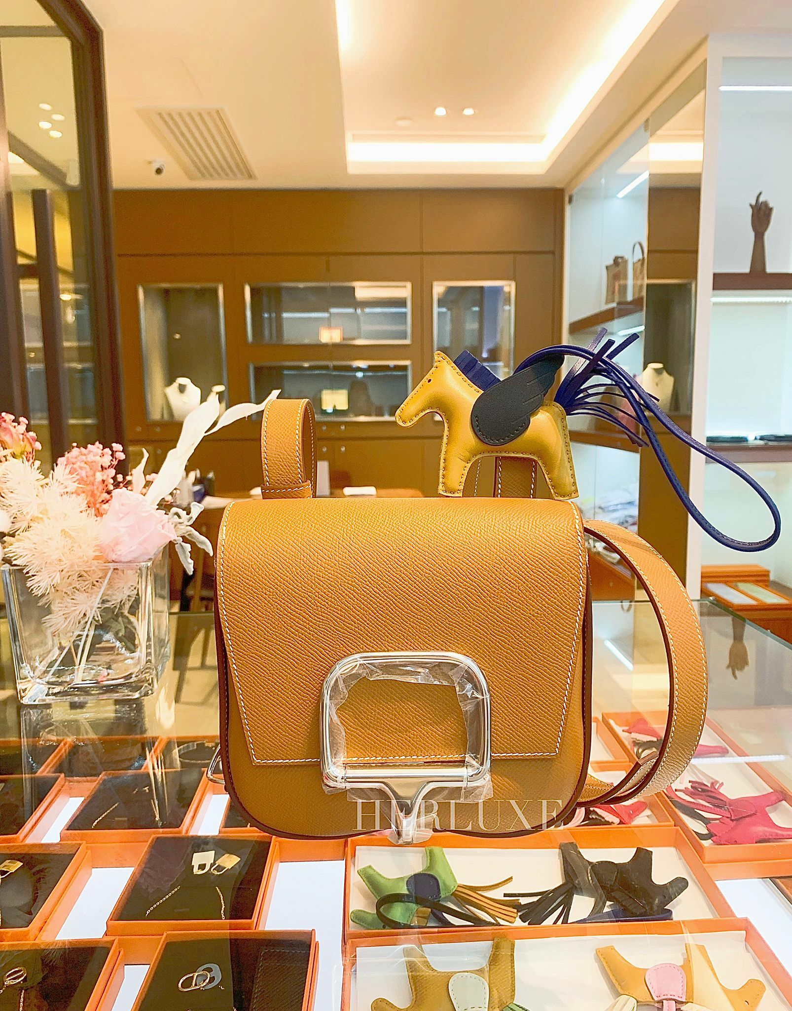 Della mini 37 gold ck epsom