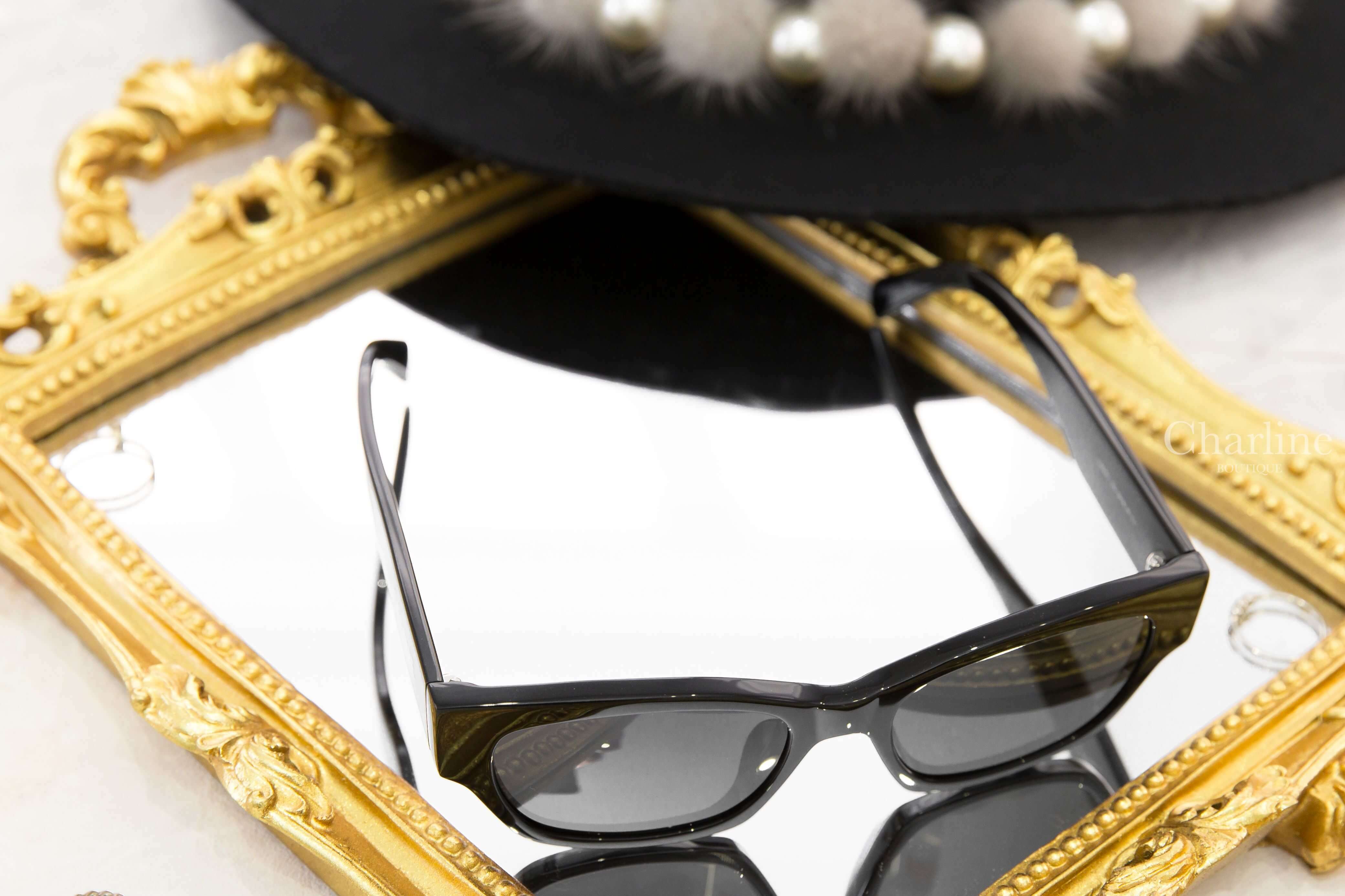 Celine Celine Monochroms 01 Sunglasses In Acetate 黑色白字貓眼形狀太陽眼鏡附白色黑色字母肩背包兩件組-Charline Boutique 精品代購