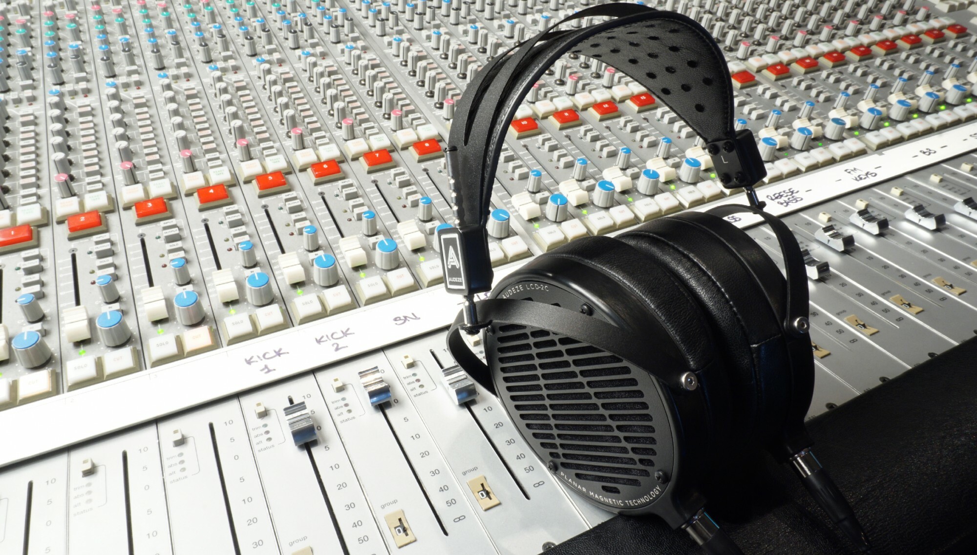 Audeze LCD-2 Classic 平板頭戴式耳機