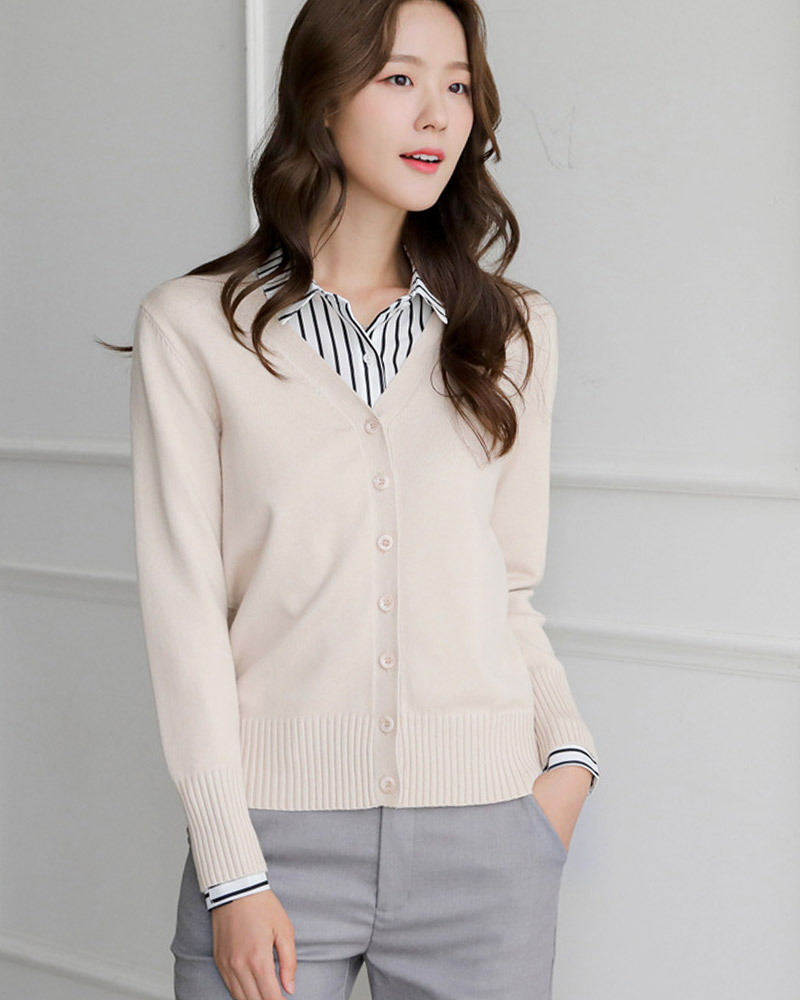 DEER.W 純色V領排釦針織外套 杏色