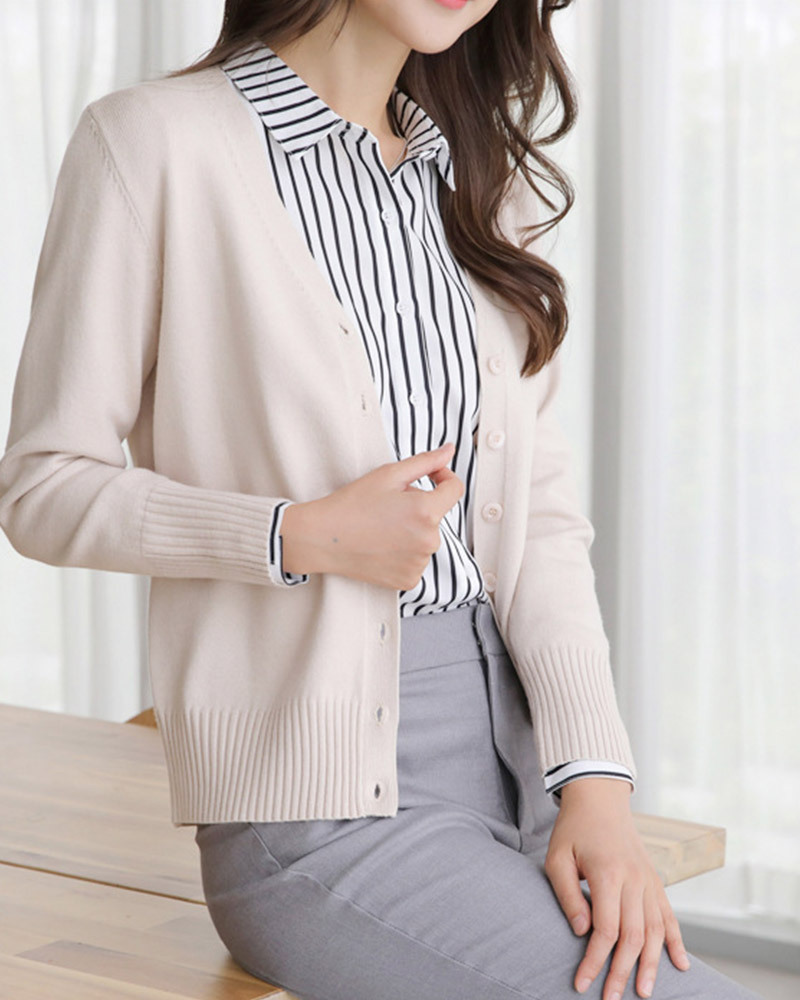 DEER.W 純色V領排釦針織外套 杏色