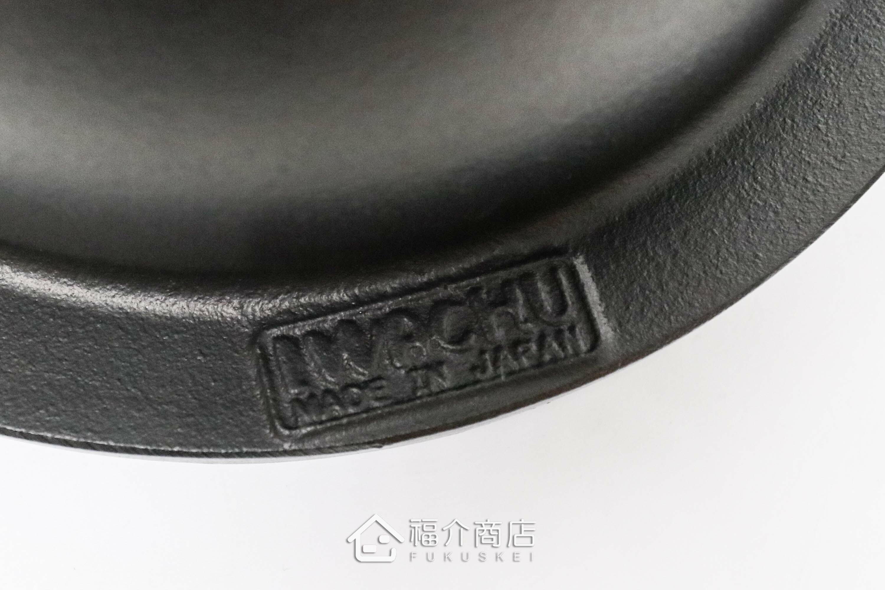 煮飯用的黑色鑄鐵鍋