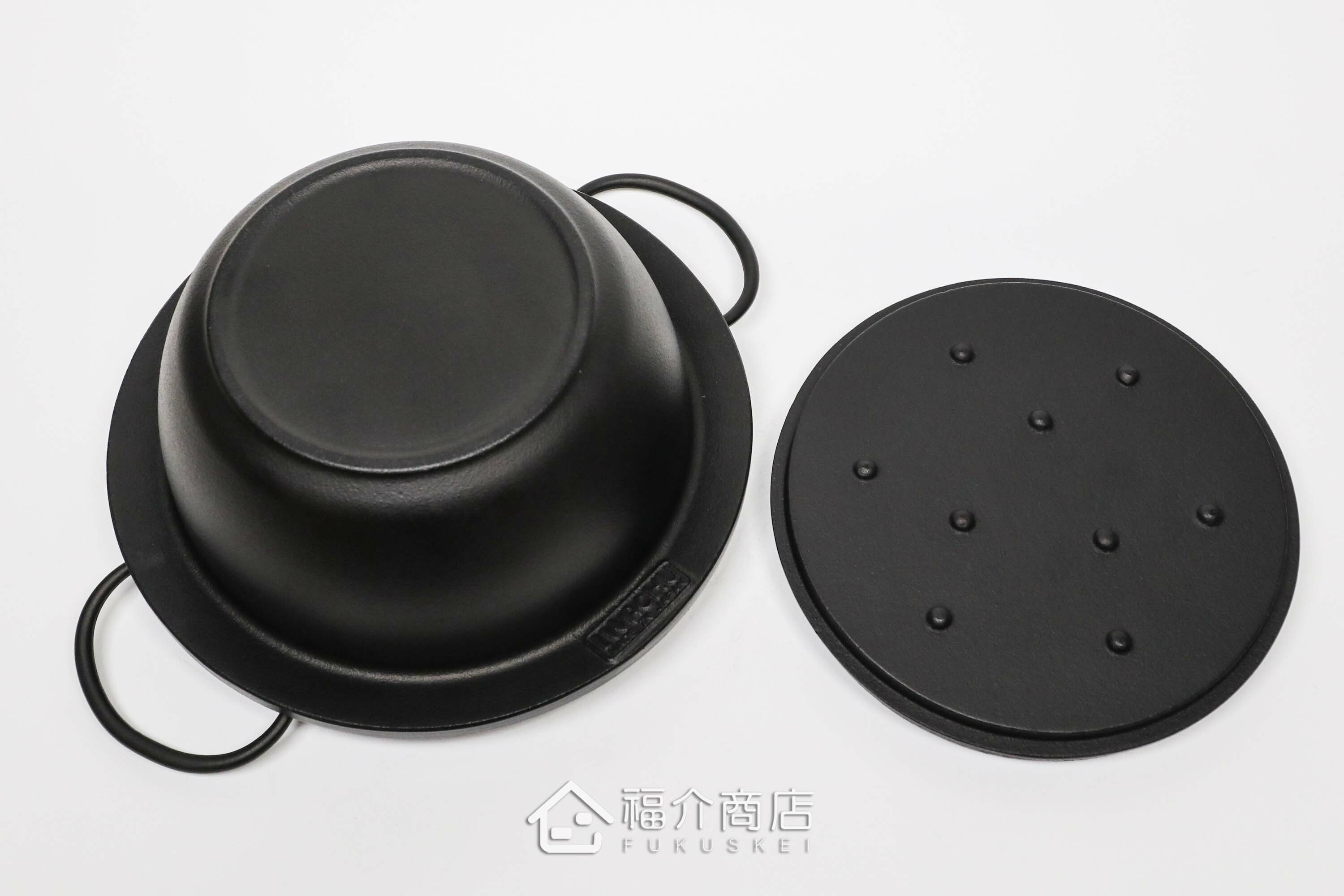 煮飯用的黑色鑄鐵鍋