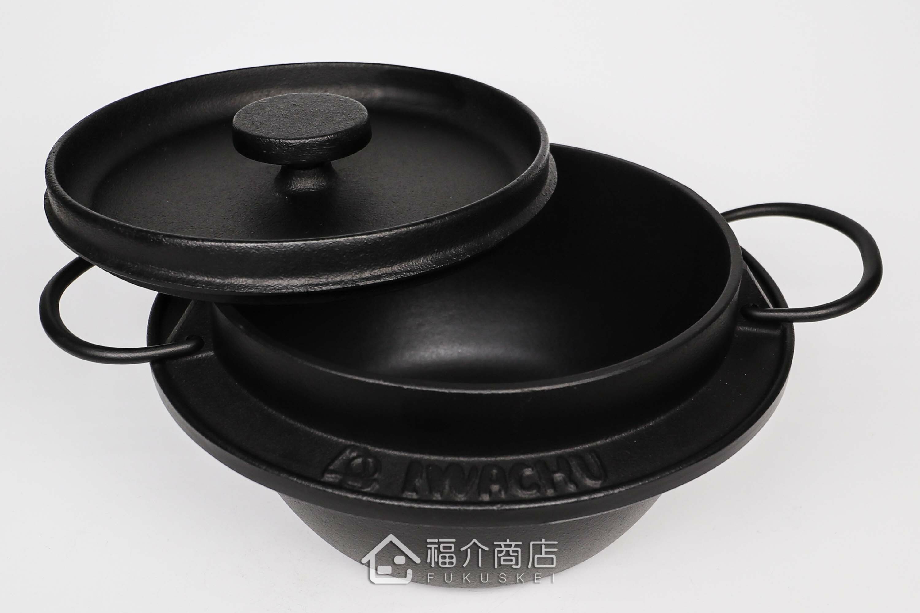 煮飯用的黑色鑄鐵鍋