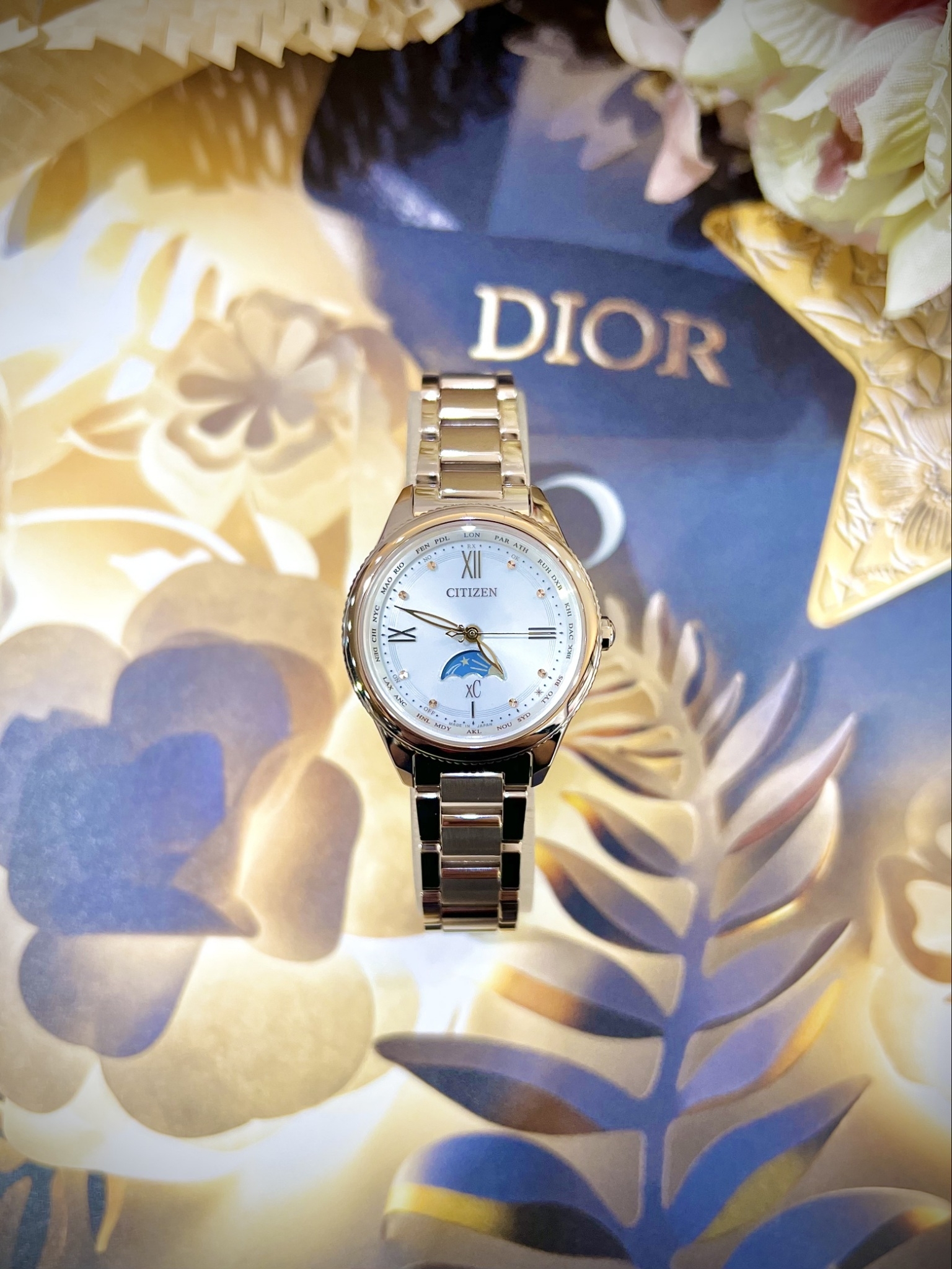 【CITIZEN 星辰】XC系列 典雅極致月相電波鈦金屬腕錶 EE1004-57A  (29mm) 現代鐘錶