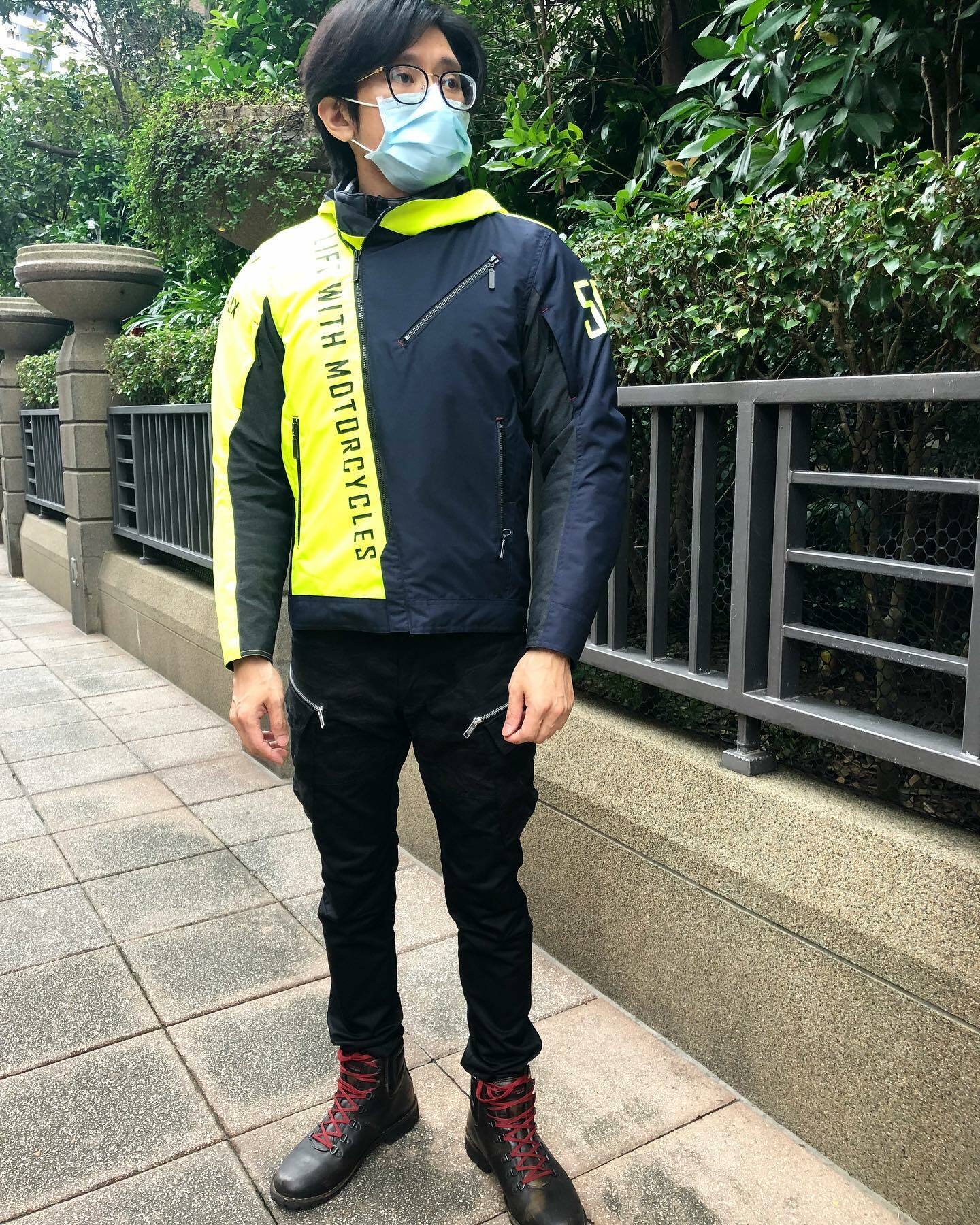 56DESIGN SLASH 兩用防水外套，KUSHITANI 聯名設計，斜切撞色，防風防水