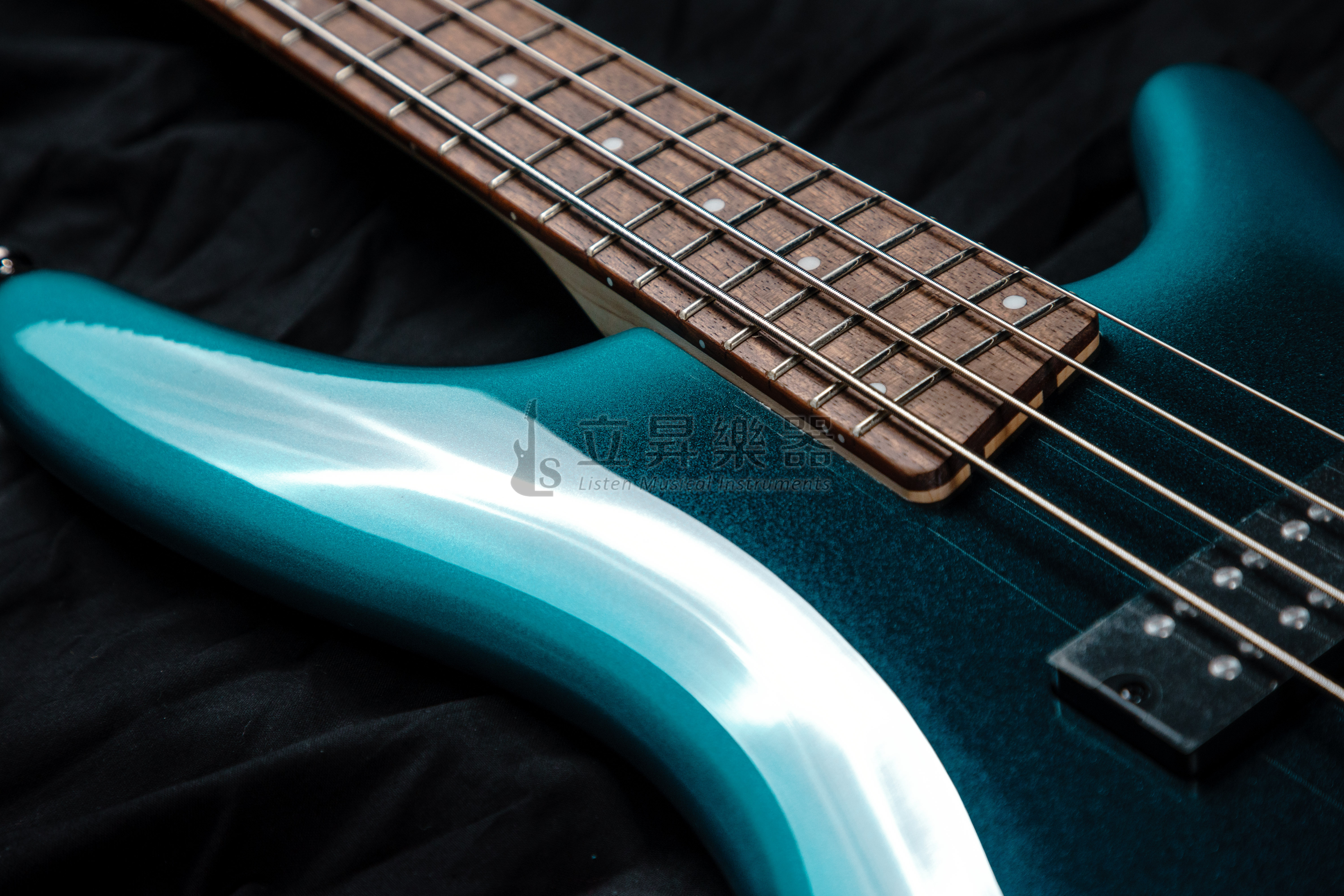 Ibanez Ibanez SR300E-CUB 主動式 電貝斯 環爆藍 第 3 張圖片｜三峽吉他 / Bass