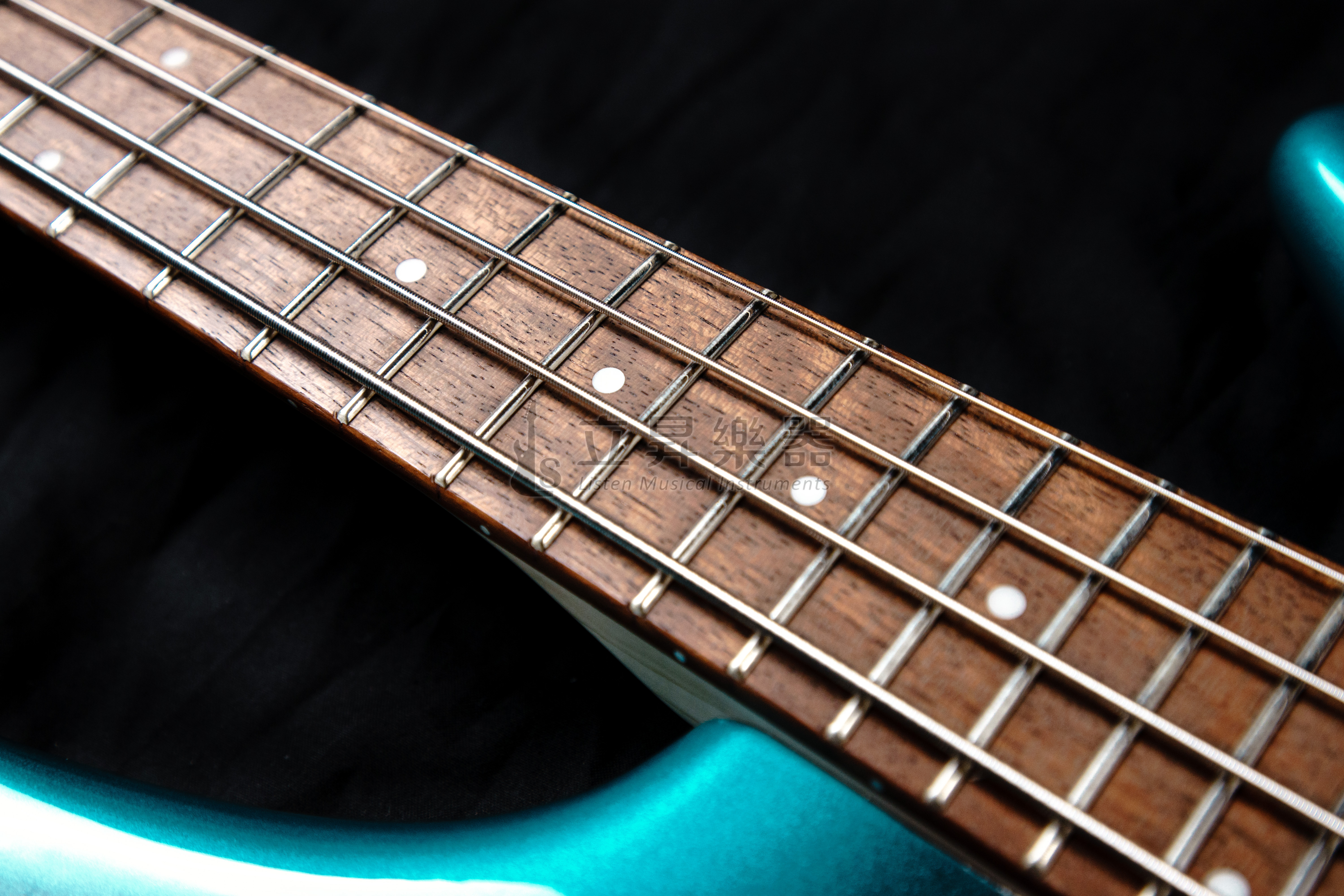 Ibanez Ibanez SR300E-CUB 主動式 電貝斯 環爆藍 第 4 張圖片｜三峽吉他 / Bass