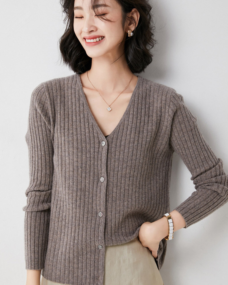 【零碼出清不退換】V領坑條針織外套上衣