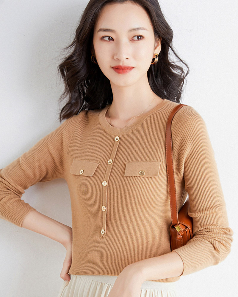 DEER.W 圓領排釦造型針織上衣 淺駝