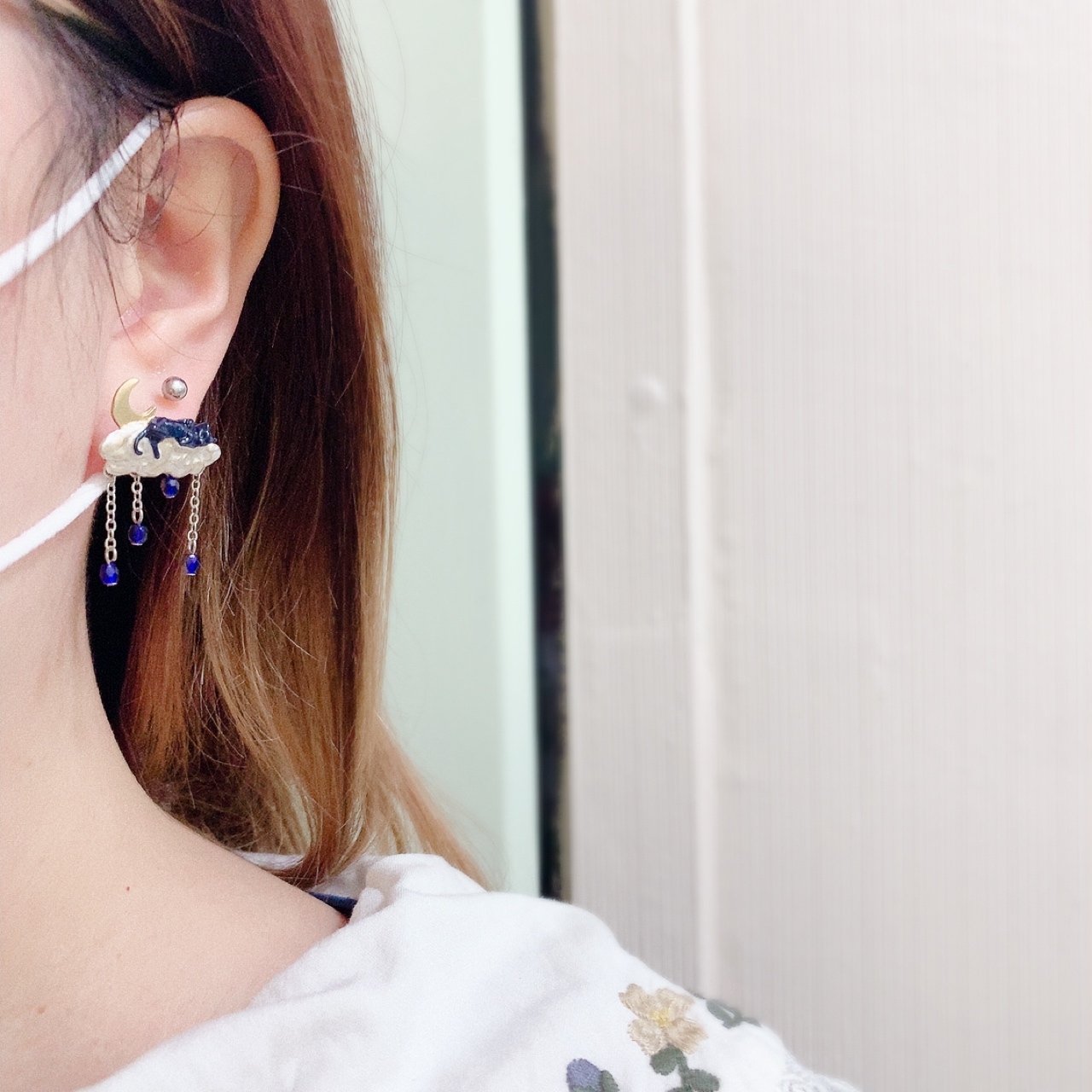 [已停產] 貓咪抱抱雲朵耳環