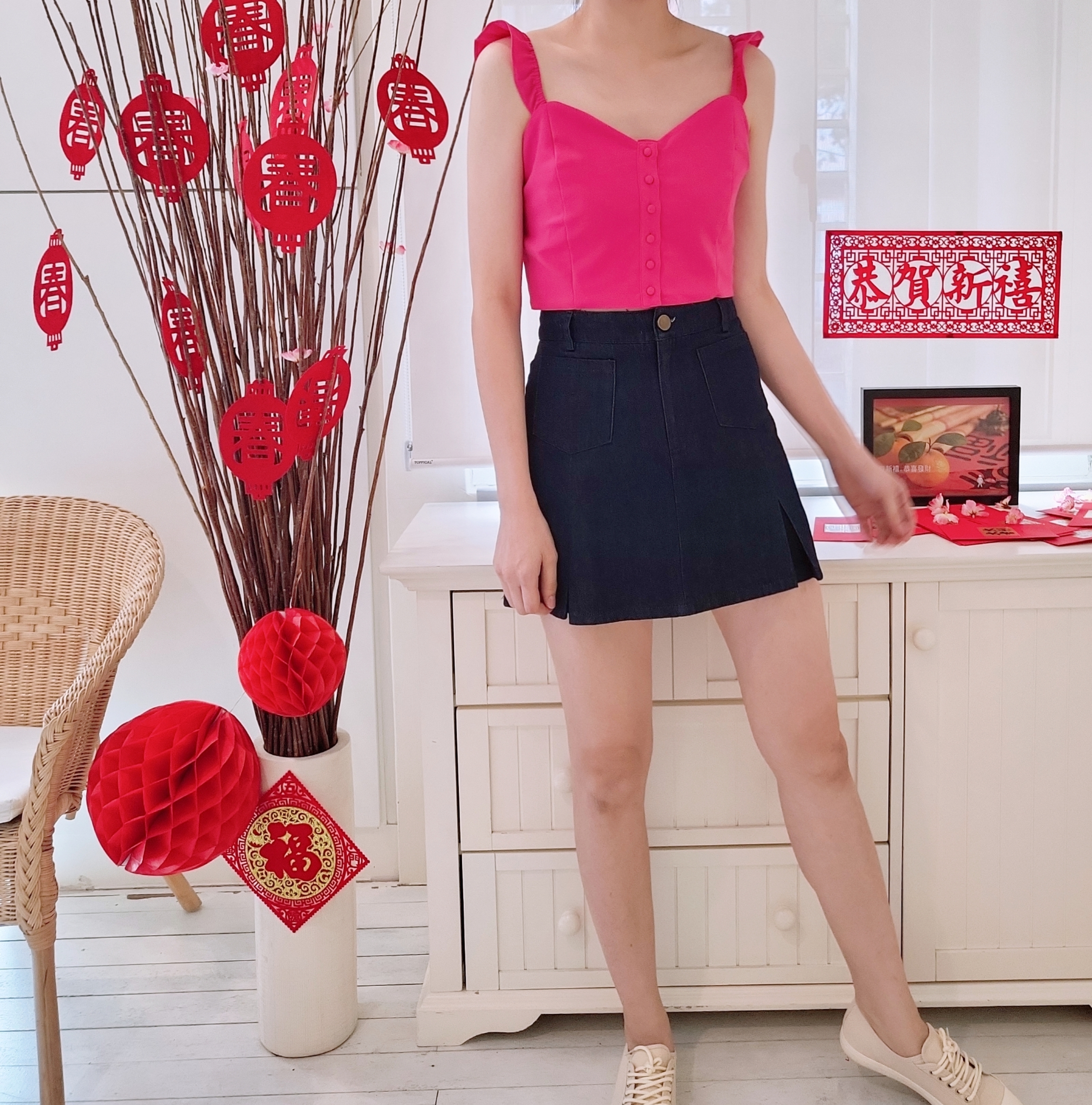 STRAP BUTTON CROP BLOUSE