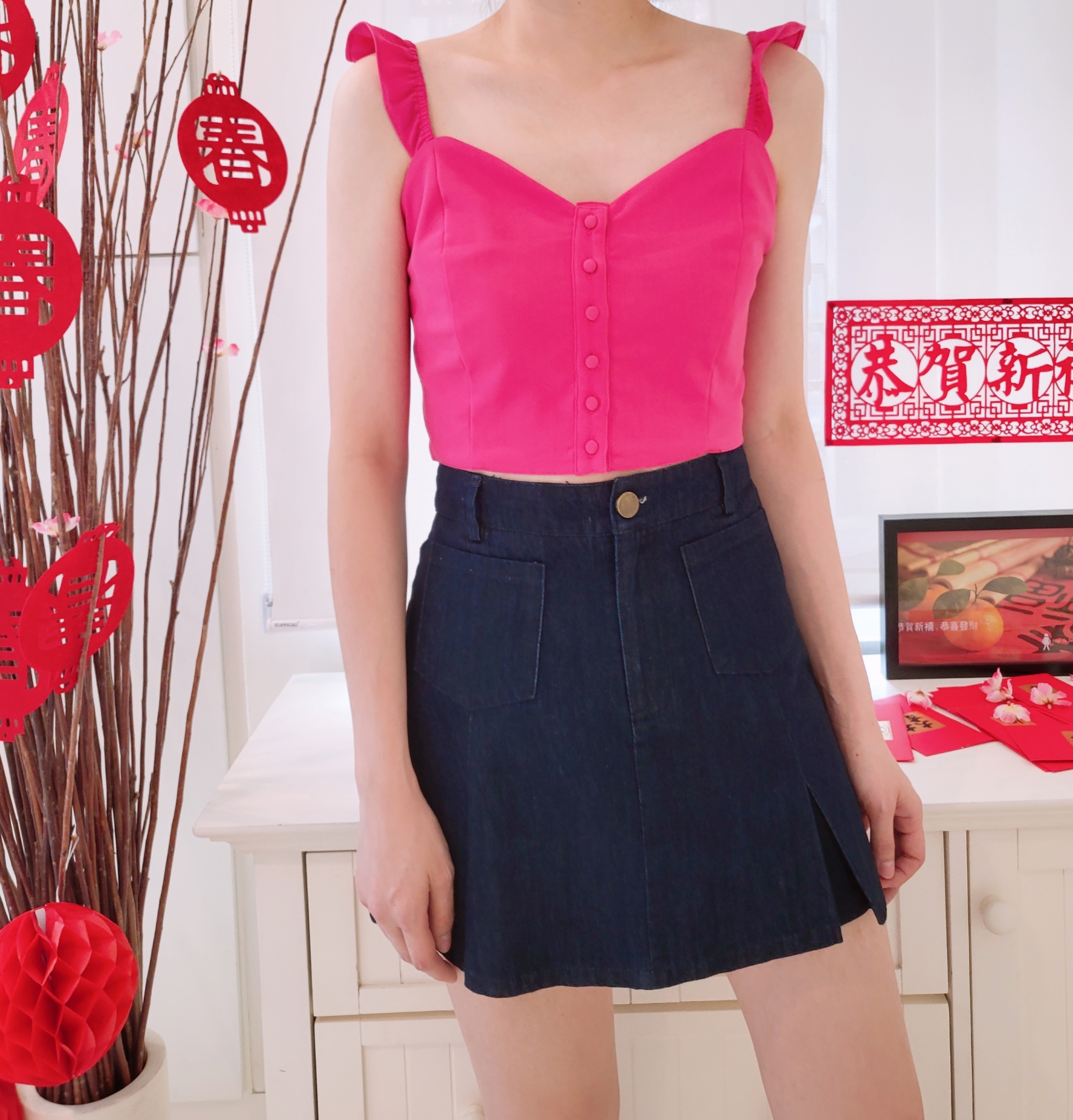 STRAP BUTTON CROP BLOUSE