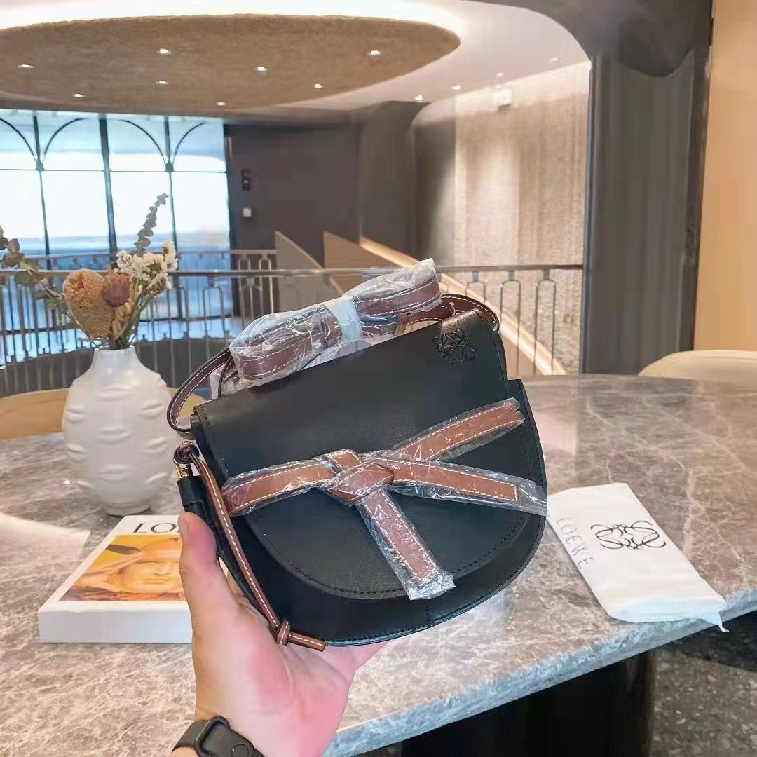 LOEWE 最新款Gate 馬鞍包