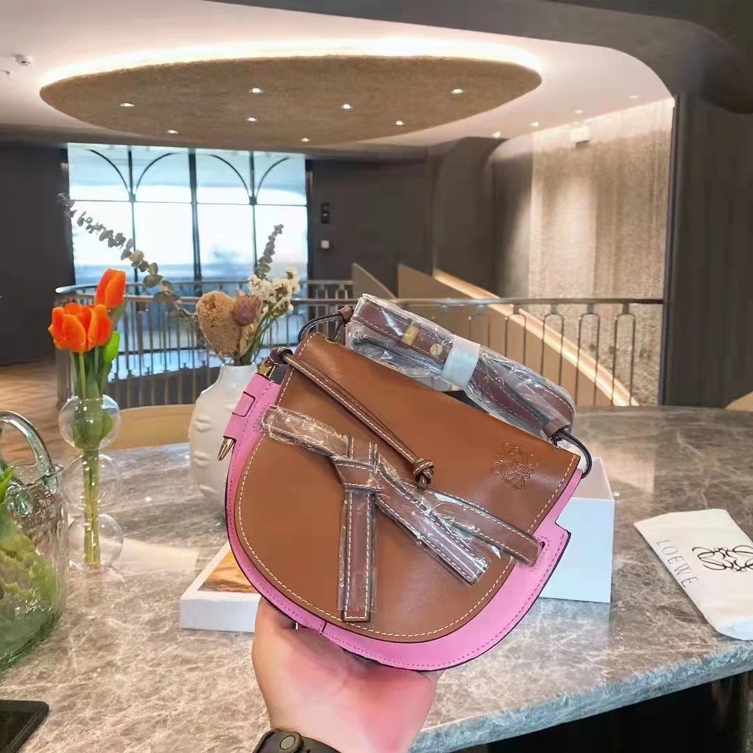 LOEWE 最新款Gate 馬鞍包