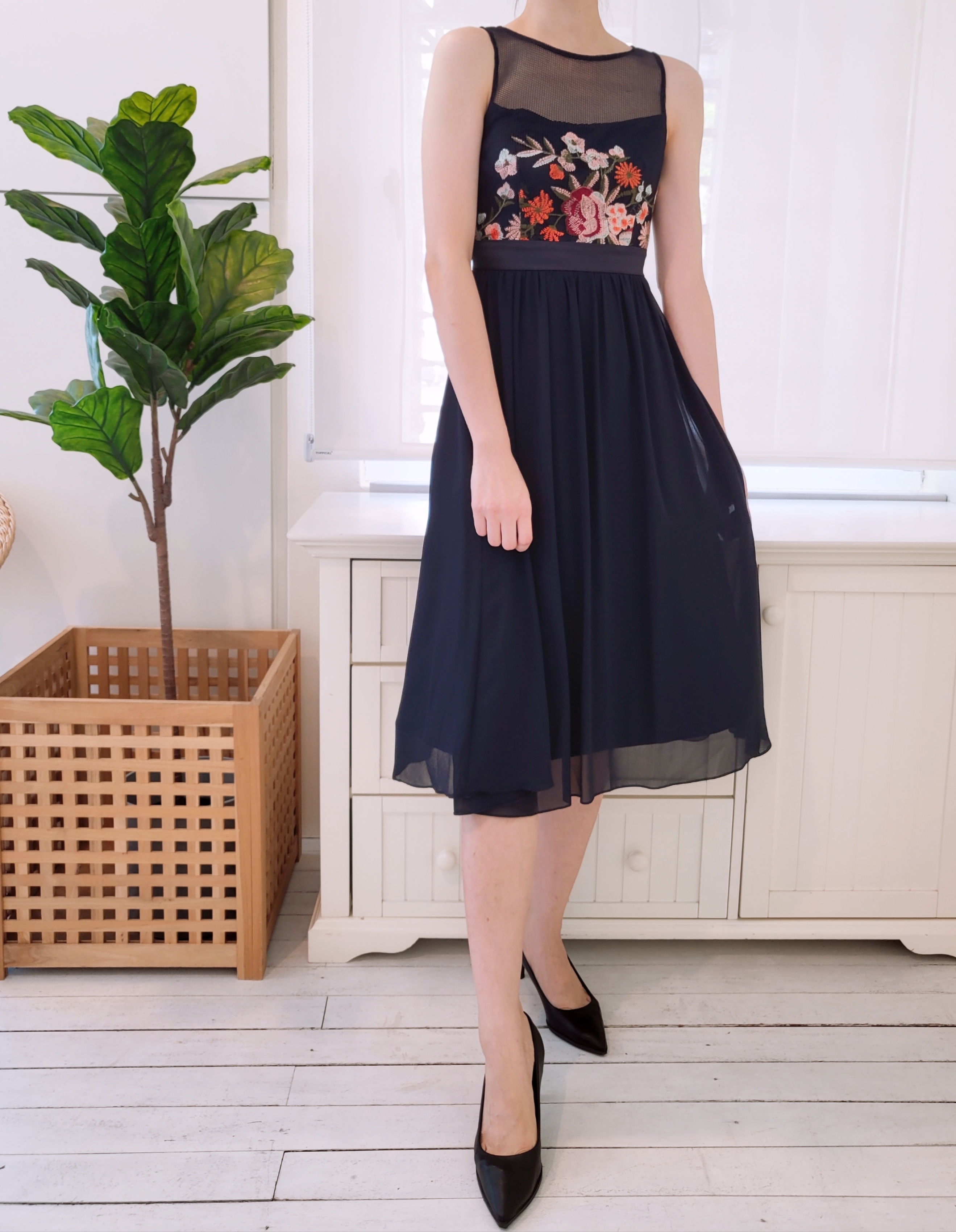 EMBROIDERED MIDI DRESS