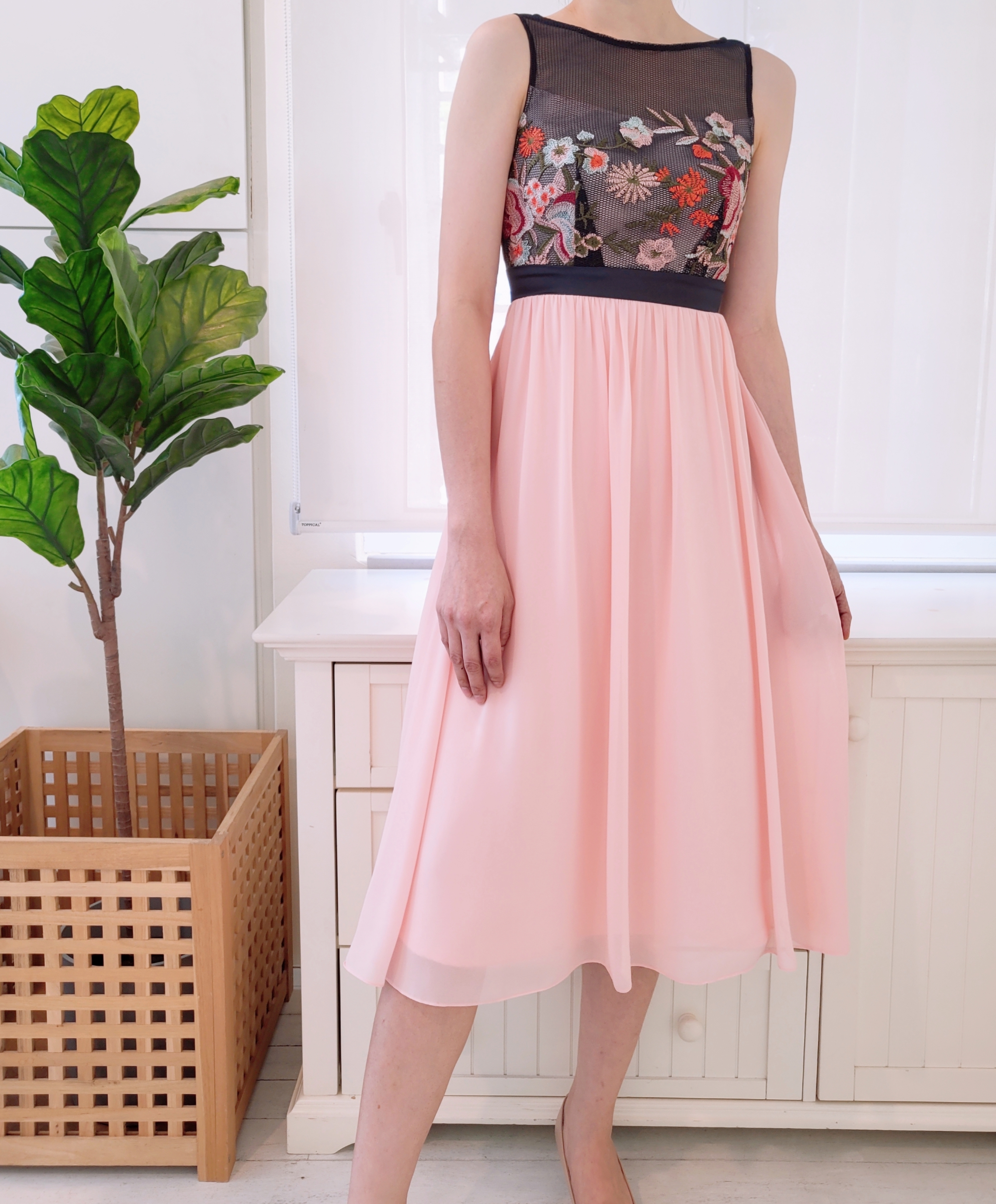 EMBROIDERED MIDI DRESS