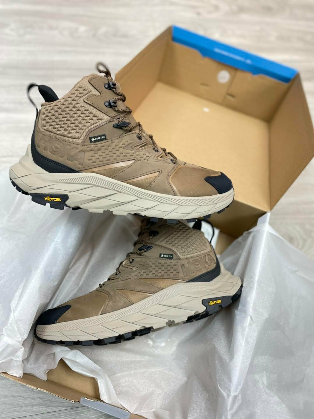 {現貨} Hoka One One Anacapa Mid Gore-Tex "沙色"
