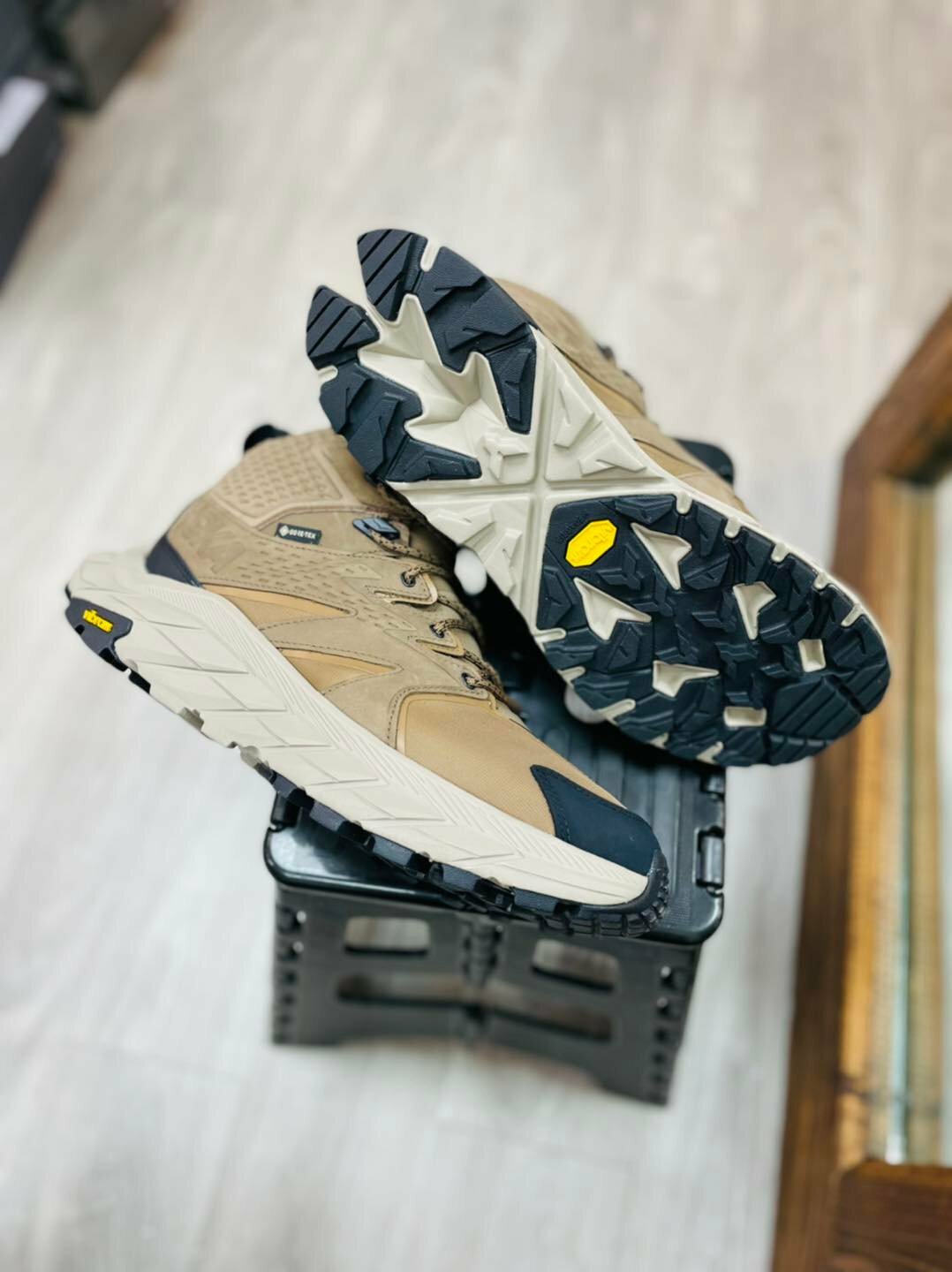 {現貨} Hoka One One Anacapa Mid Gore-Tex "沙色"