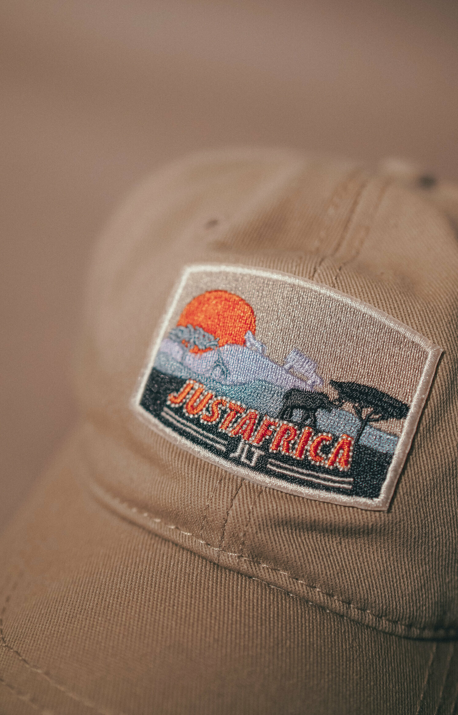 【Just Africa】刺繡布章棒球帽 - 杏色