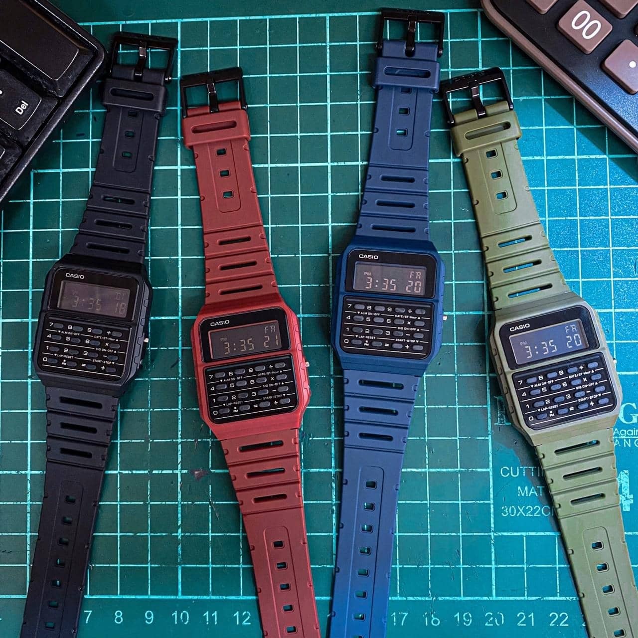 【CASIO 卡西歐】DATA BANK 復古計算機電子錶 CA-53WF-8B(灰白) / CA-53WF-3B(軍綠) / CA-53WF-2B(藏青藍) / CA-53WF-4B(酒紅) / CA-53WF-1B(黑)  現代鐘錶