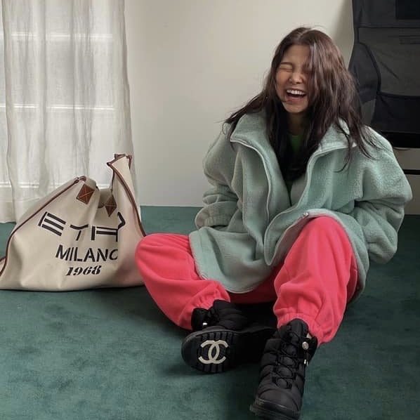 服飾,穿搭,韓國連線,衛衣,外套,背心,下身,VL,新沙洞,上衣,衛衣,踢恤,洋裝,韓妞,服裝,穿搭,韓國連線,外套,大衣,搖粒絨,運動棉褲,套裝,