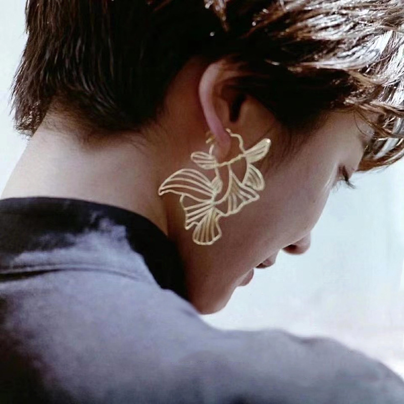 線條簍空 錦鯉耳環(925銀針)