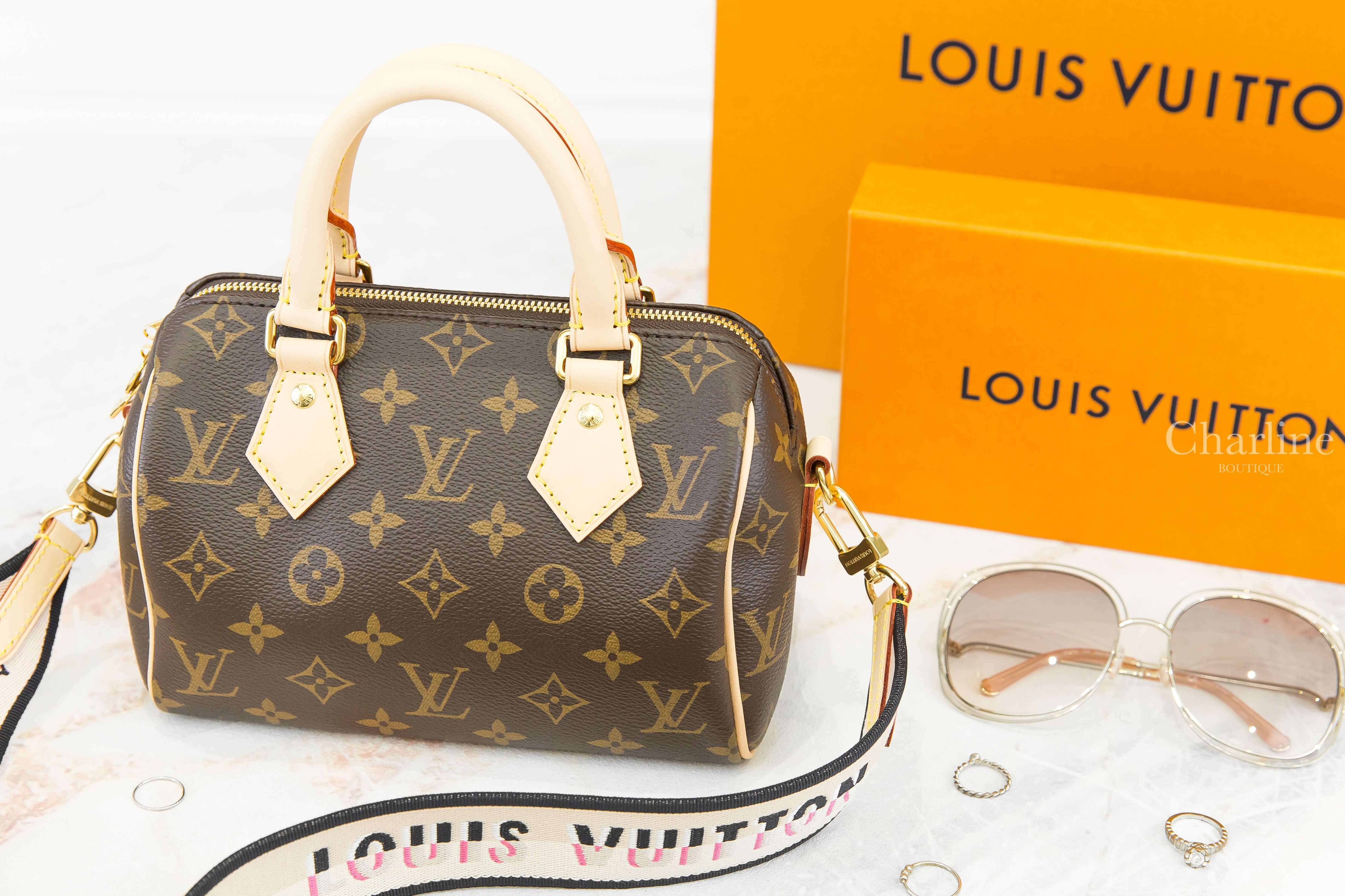 Louis Vuitton Speedy Bandoulière 20 Bag 咖啡色老花帆布米色刺繡黑滾邊寬背帶小牛皮提把手提肩背包-Charline Boutique 精品代購