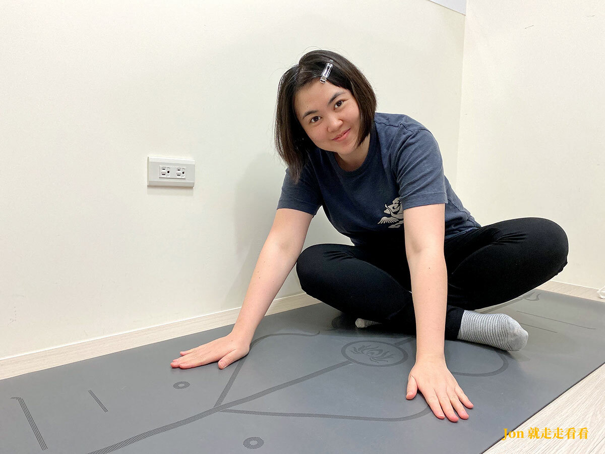 JON就走走看看 推薦倍麗森瑜珈墊+專利拉背器，持續運動才是保護身體最好的方法