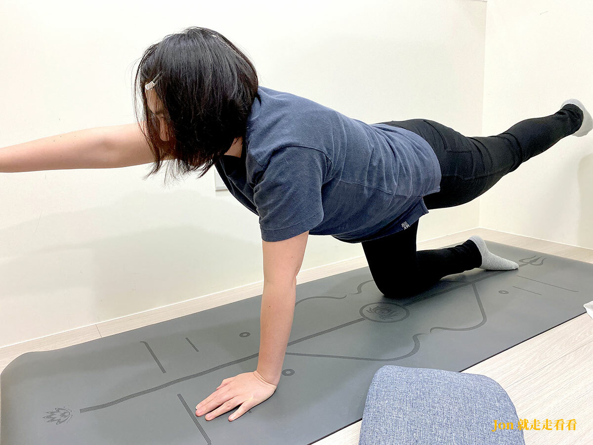 JON就走走看看 推薦倍麗森瑜珈墊+專利拉背器，持續運動才是保護身體最好的方法