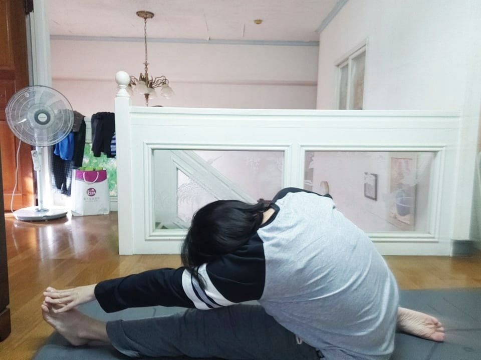 飯桶家族的吃喝玩樂推薦倍麗森瑜珈墊+專利拉背器，調整體態與姿勢的好選擇