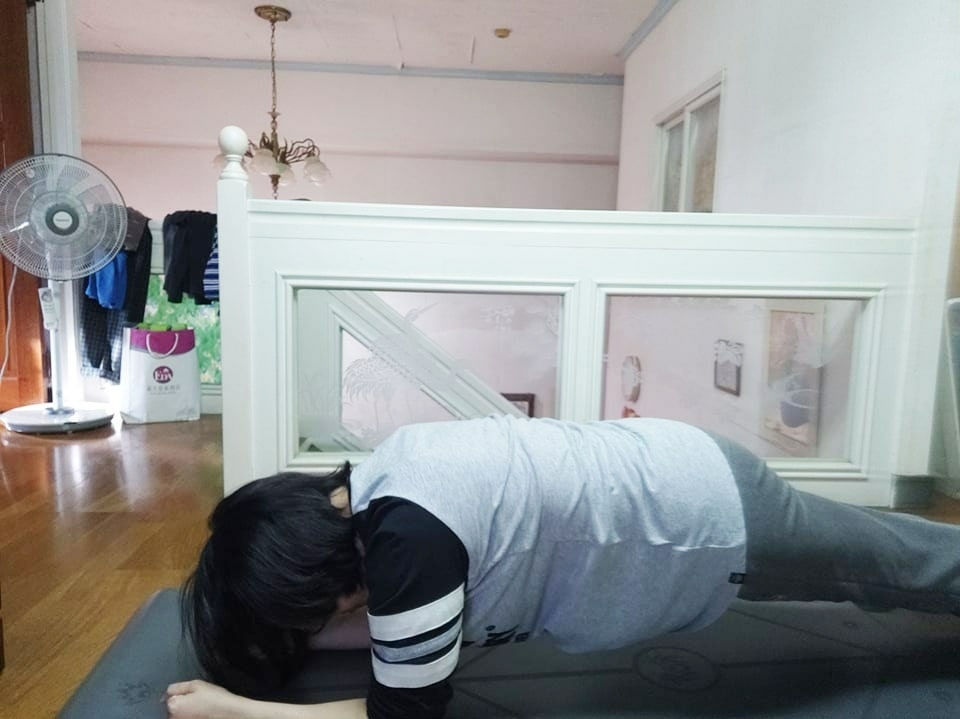 飯桶家族的吃喝玩樂推薦倍麗森瑜珈墊+專利拉背器，調整體態與姿勢的好選擇