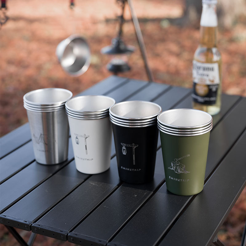 四色的露營用品套杯，蛋捲桌上有黑、綠、白、銀的套杯，露營用品需要的套杯在露營中毒本鋪購買。