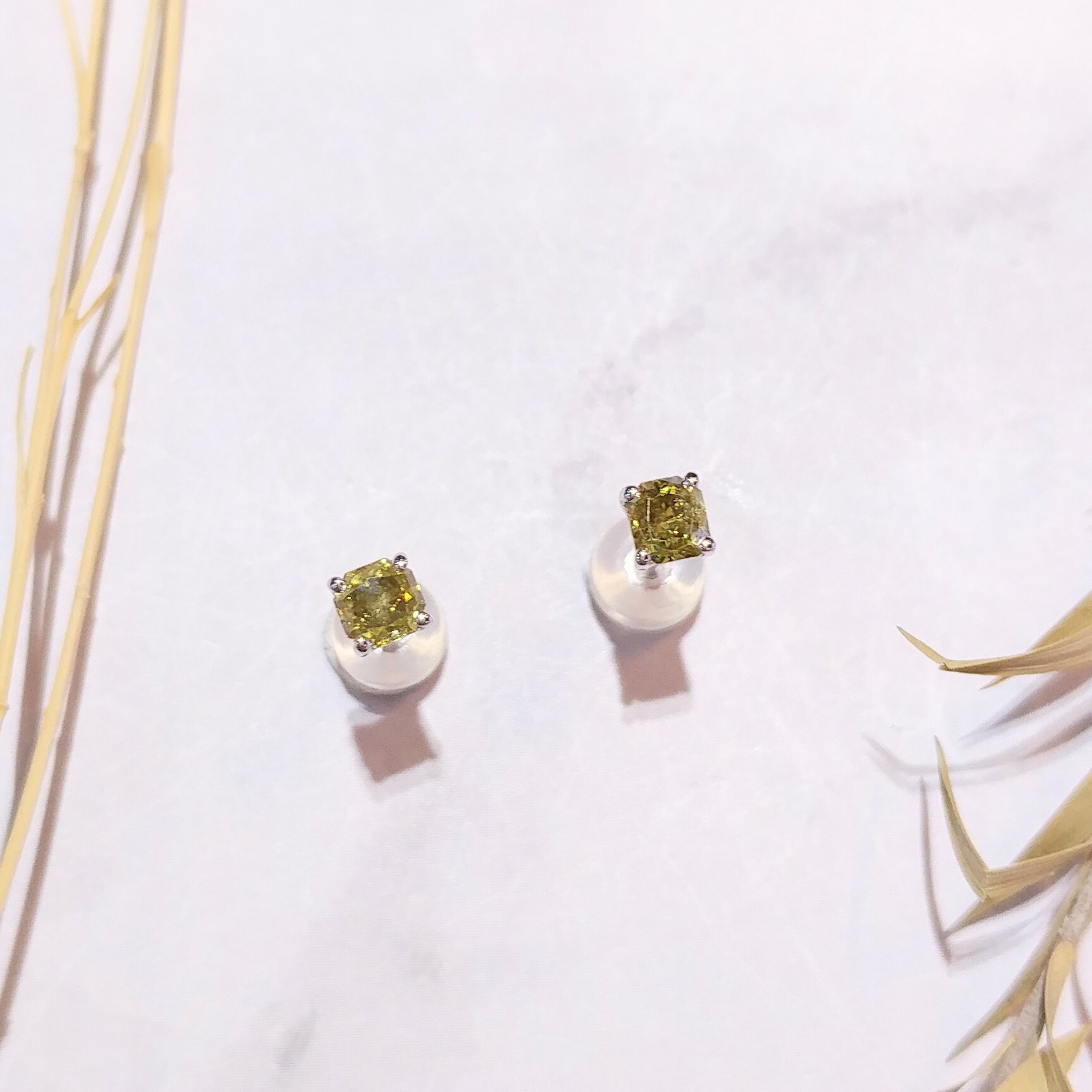 全新18K白金【主石49份綠鑽】耳環