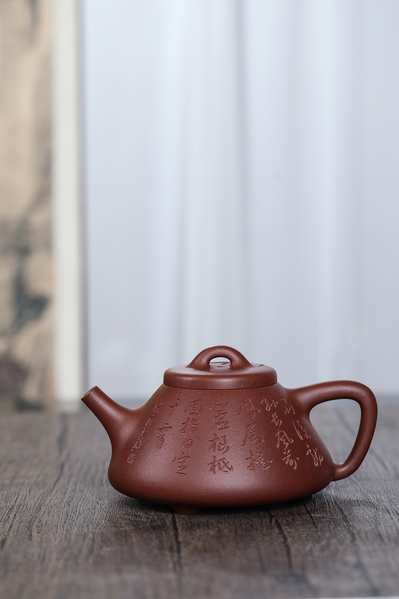 【子冶石瓢】造型簡潔，器身穩重，骨肉亭勻，線條收勢乾淨利落