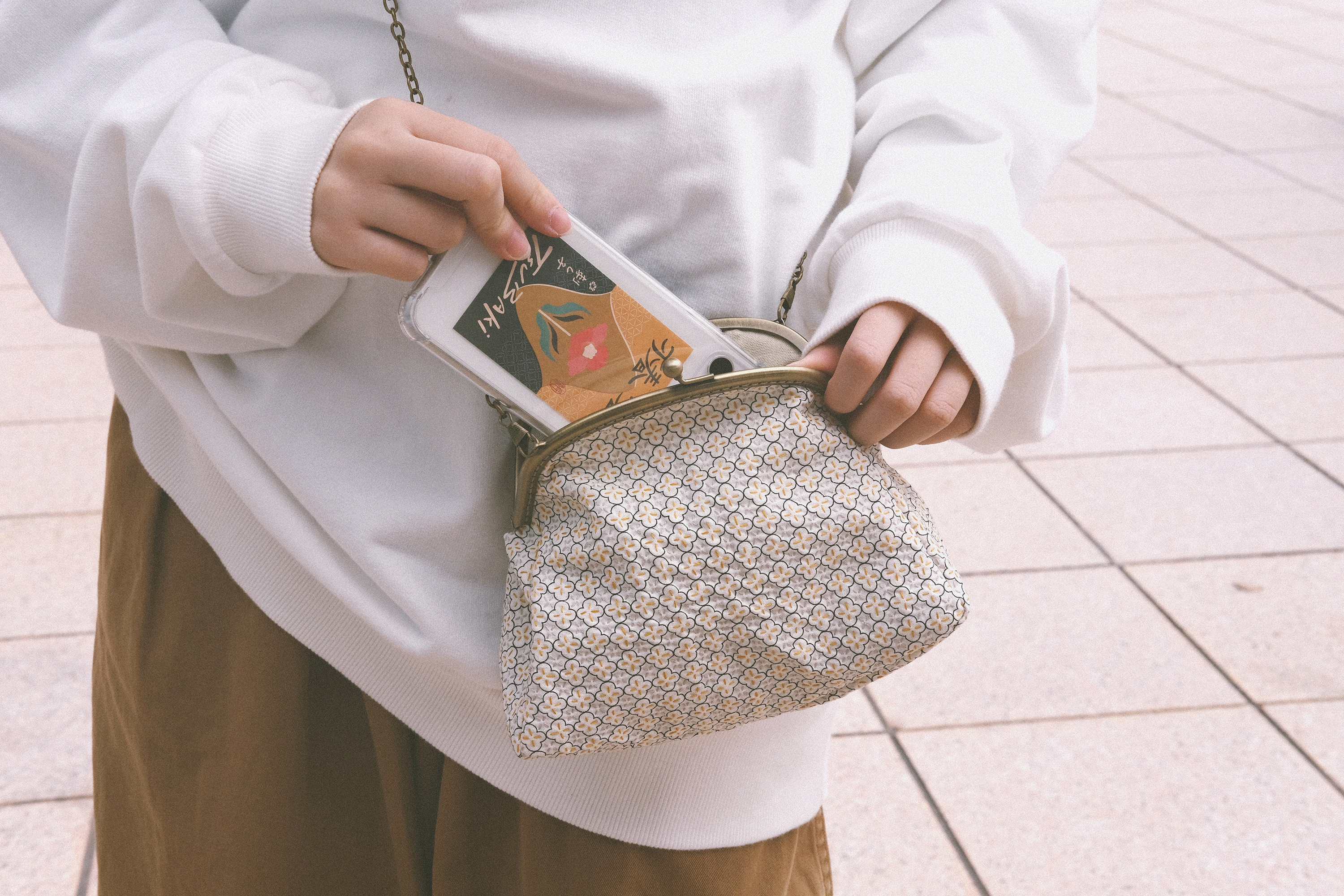 Tsubaki 椿習 大口金包 ⌞花磚系列⌟ ﹝胚布白﹞