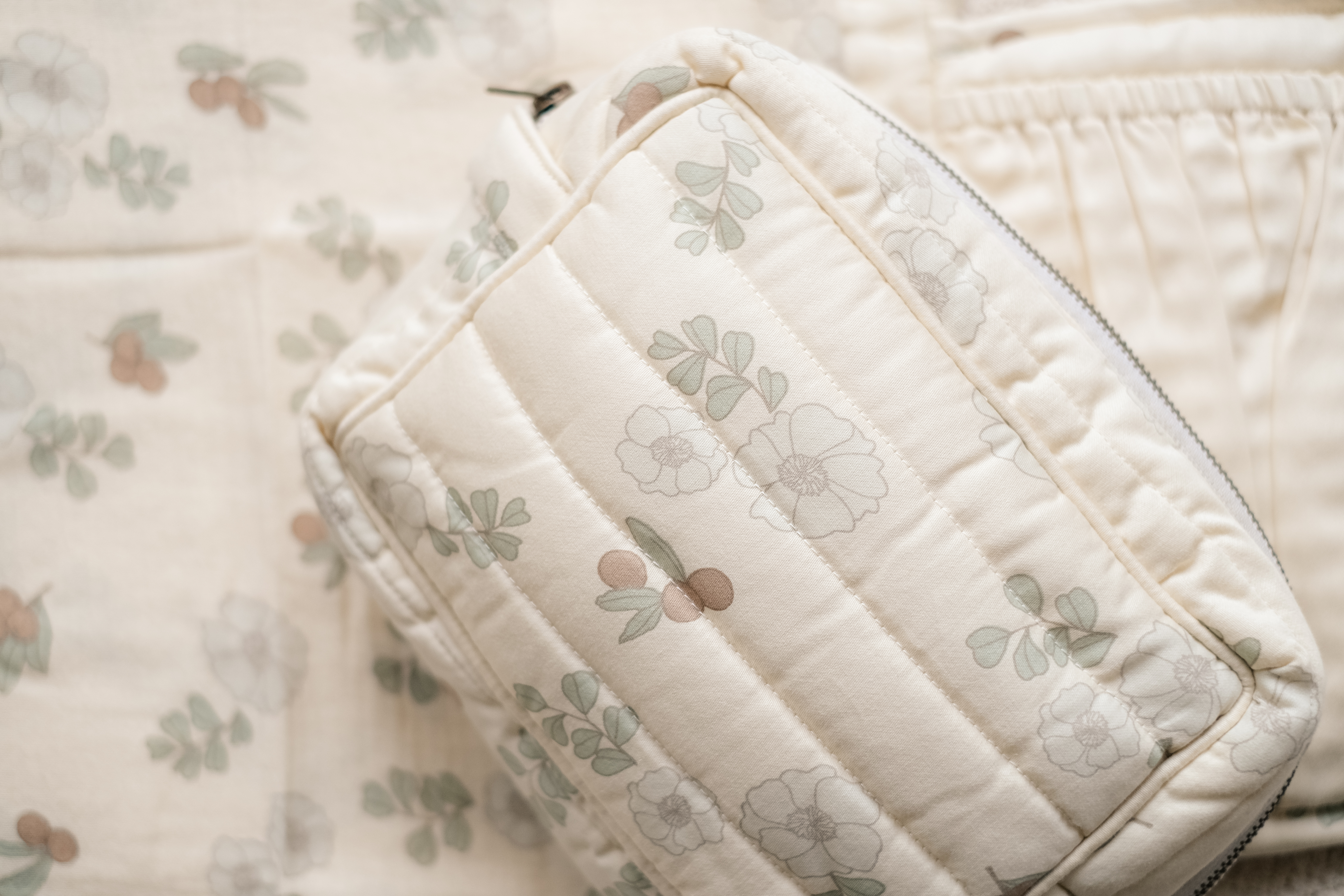 That's mine-有機棉萬用包-Flowers and berries