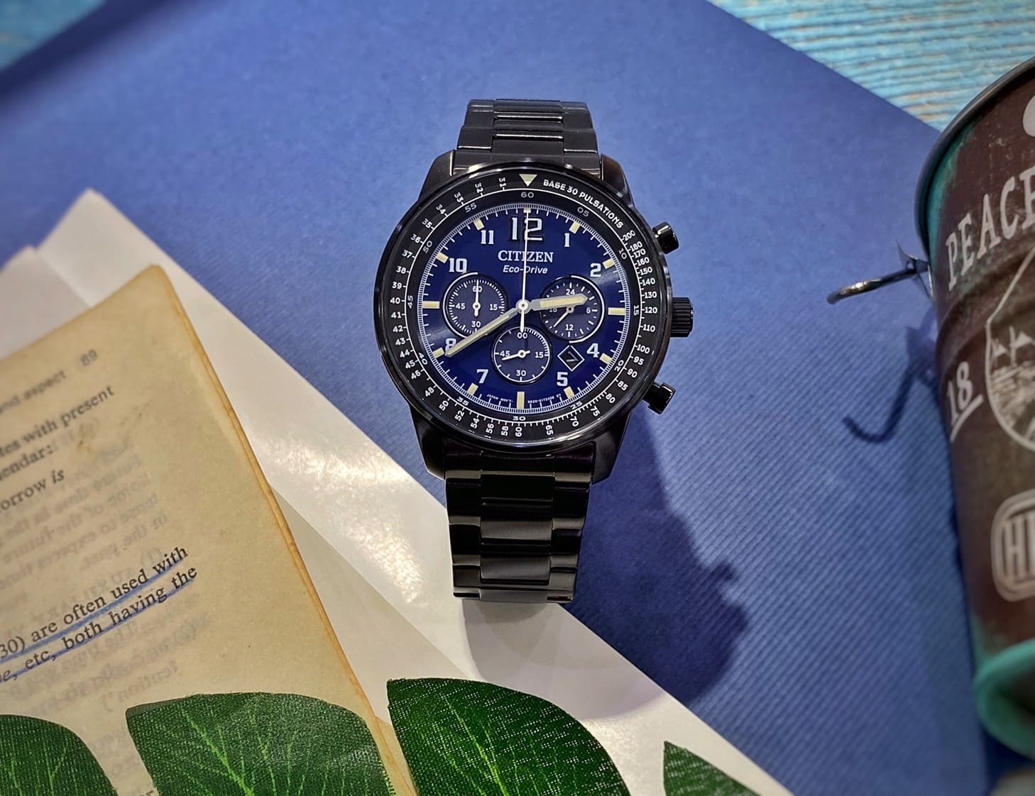 【CITIZEN 星辰】Chronograph系列紳士全黑藍面光動能腕錶 CA4505-80M 44mm 現代鐘錶