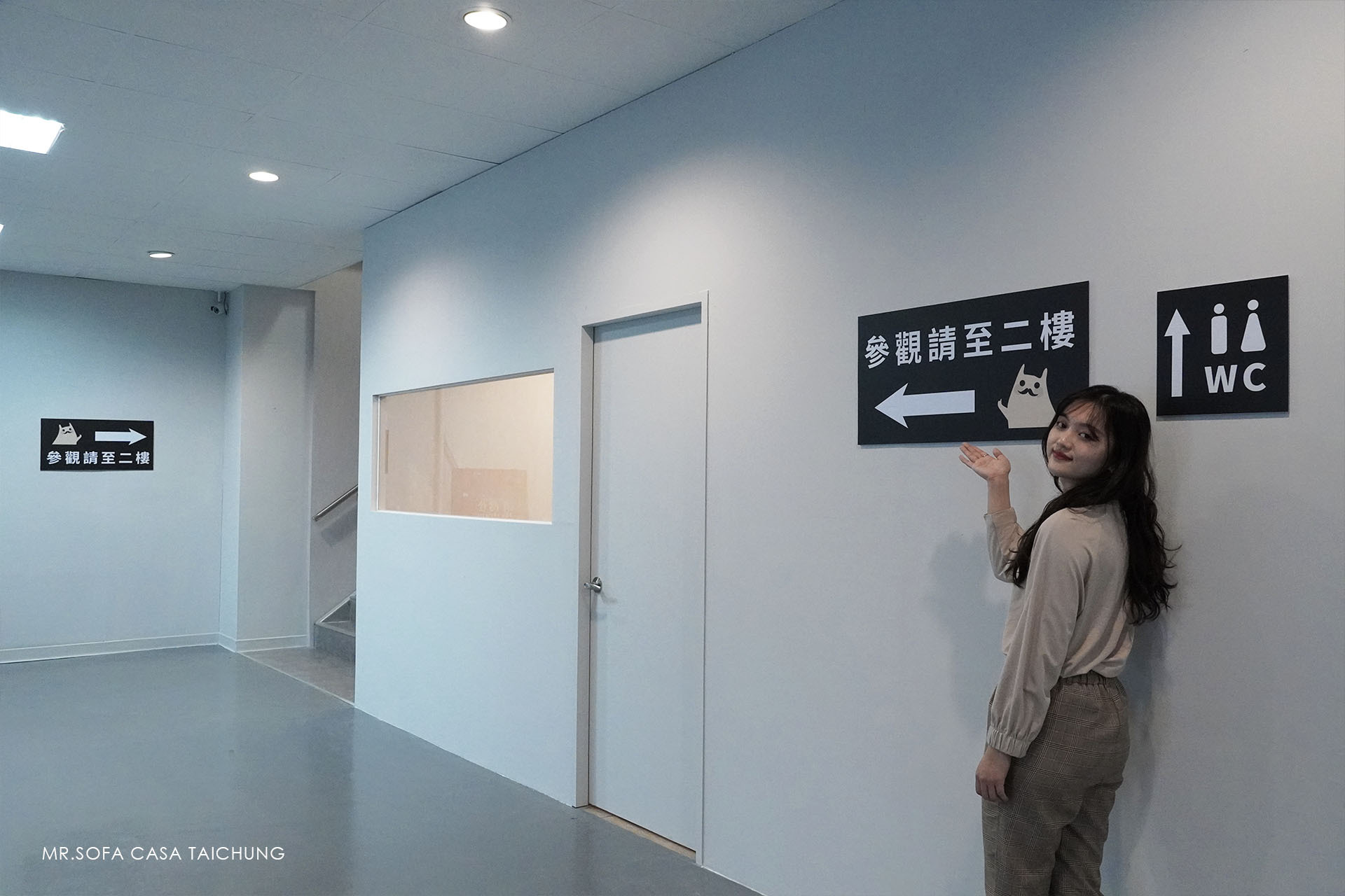 跟著可愛的貓貓指標一起上二樓參觀