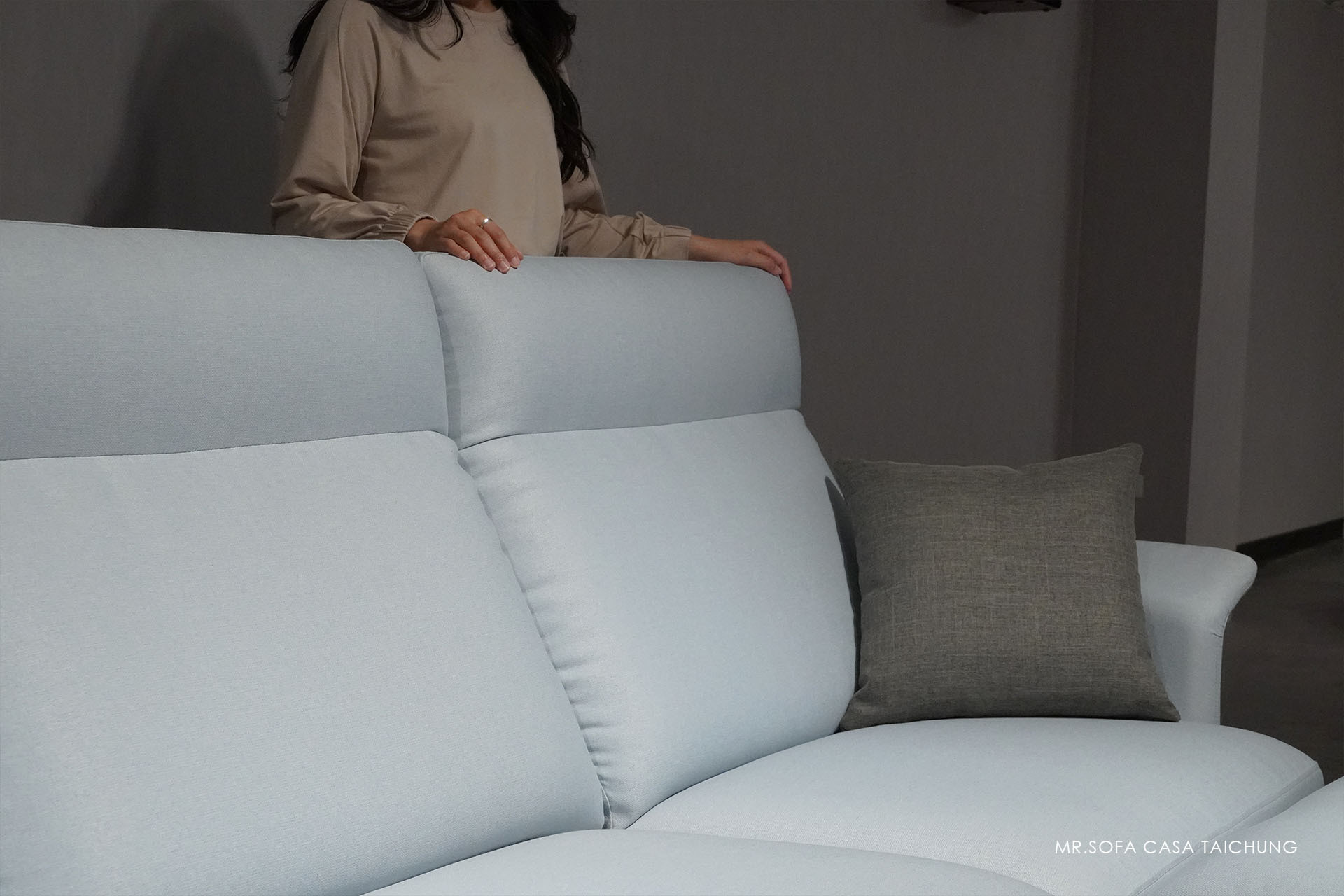 頭枕能夠多段式的角度調整