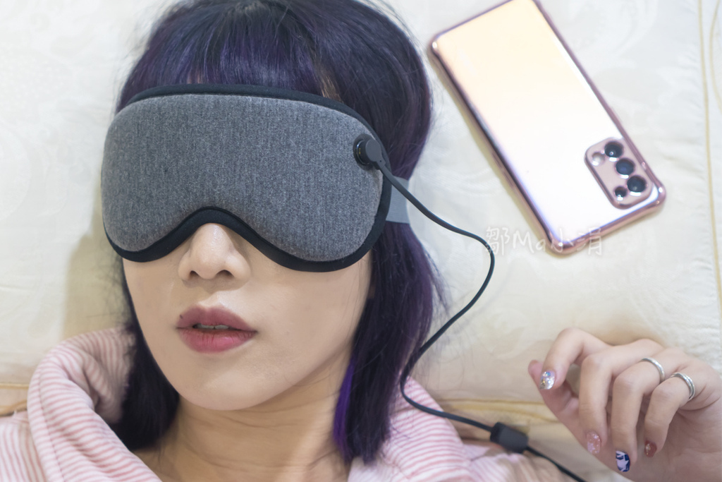 鄒Ma小涓推薦磁吸式三段溫控定時立體熱敷眼罩，疲勞眼睛的好幫手