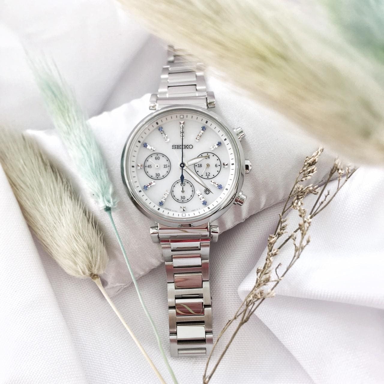 【SEIKO 精工】LUKIA系列 知性迷人太陽能計時腕錶 V175-0DY0U銀色  36.2mm 現代鐘錶